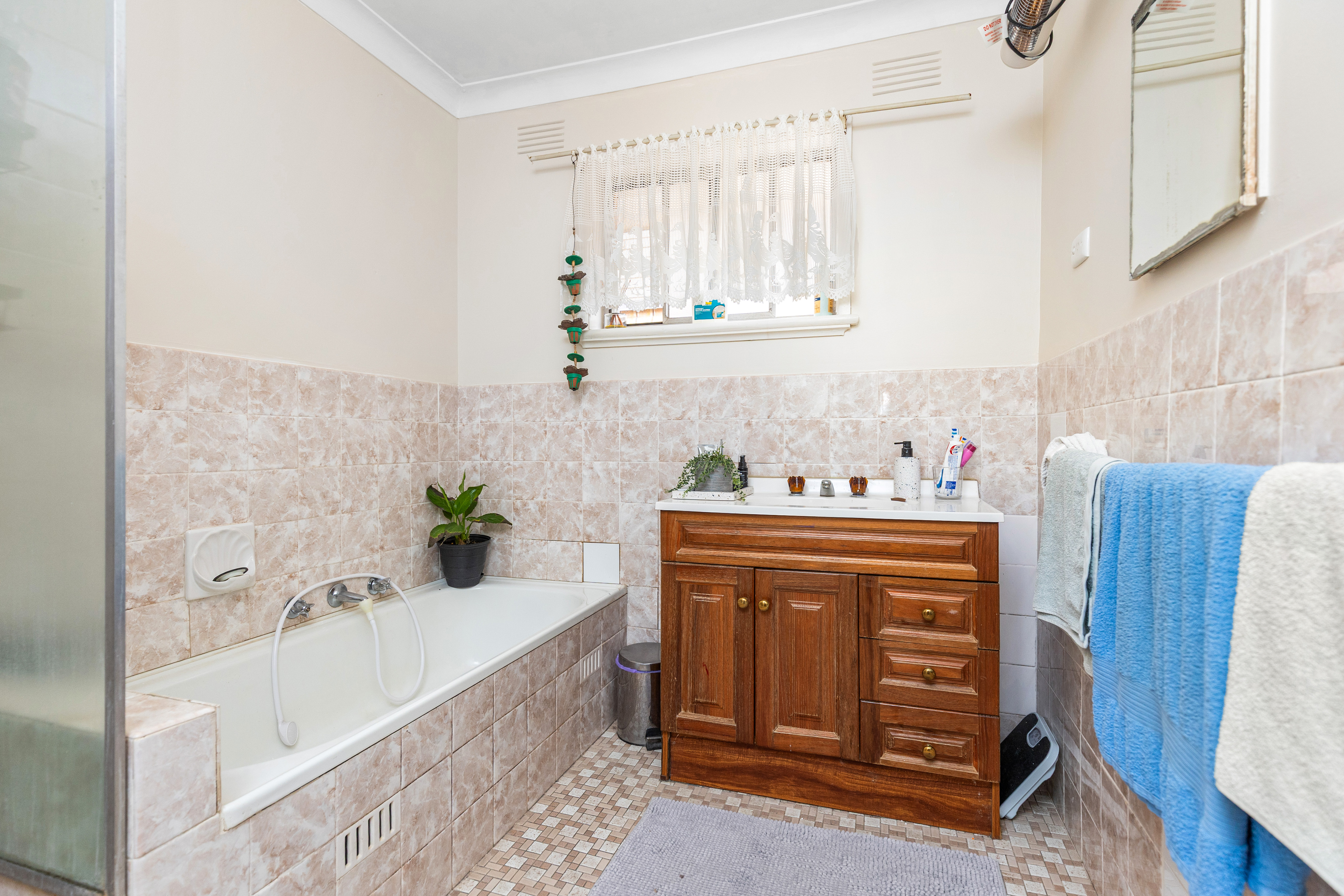 19 NIXON CRESCENT, Tolland NSW 2650 - Image 9
