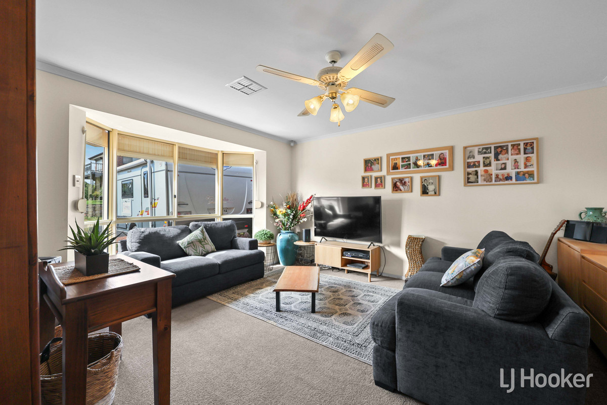 10 Lachlan Drive, Craigmore, SA 5114 - Image 5