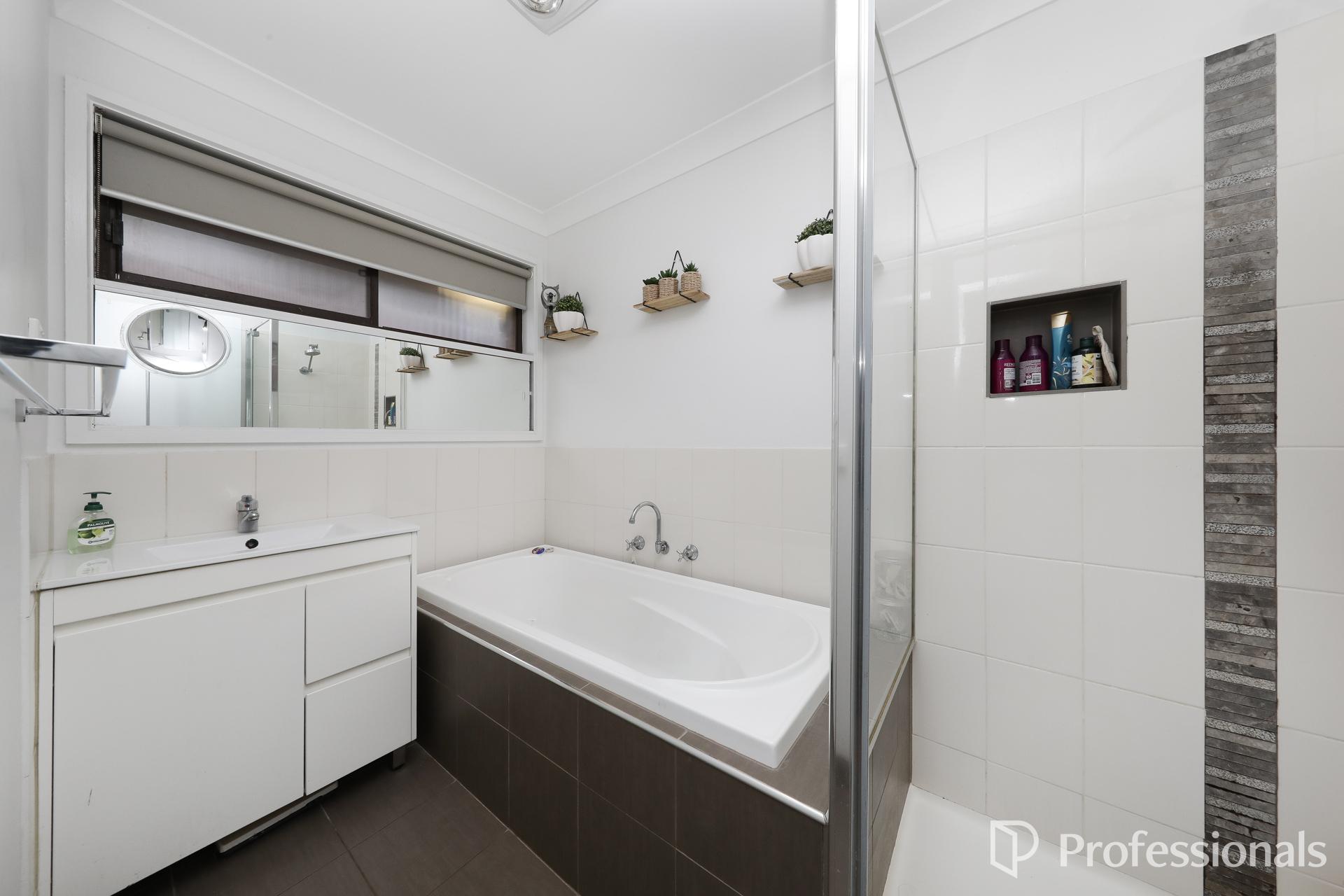 4 8 RESERVE RD WEROAD, MELTON VIC 3337 - Image 10