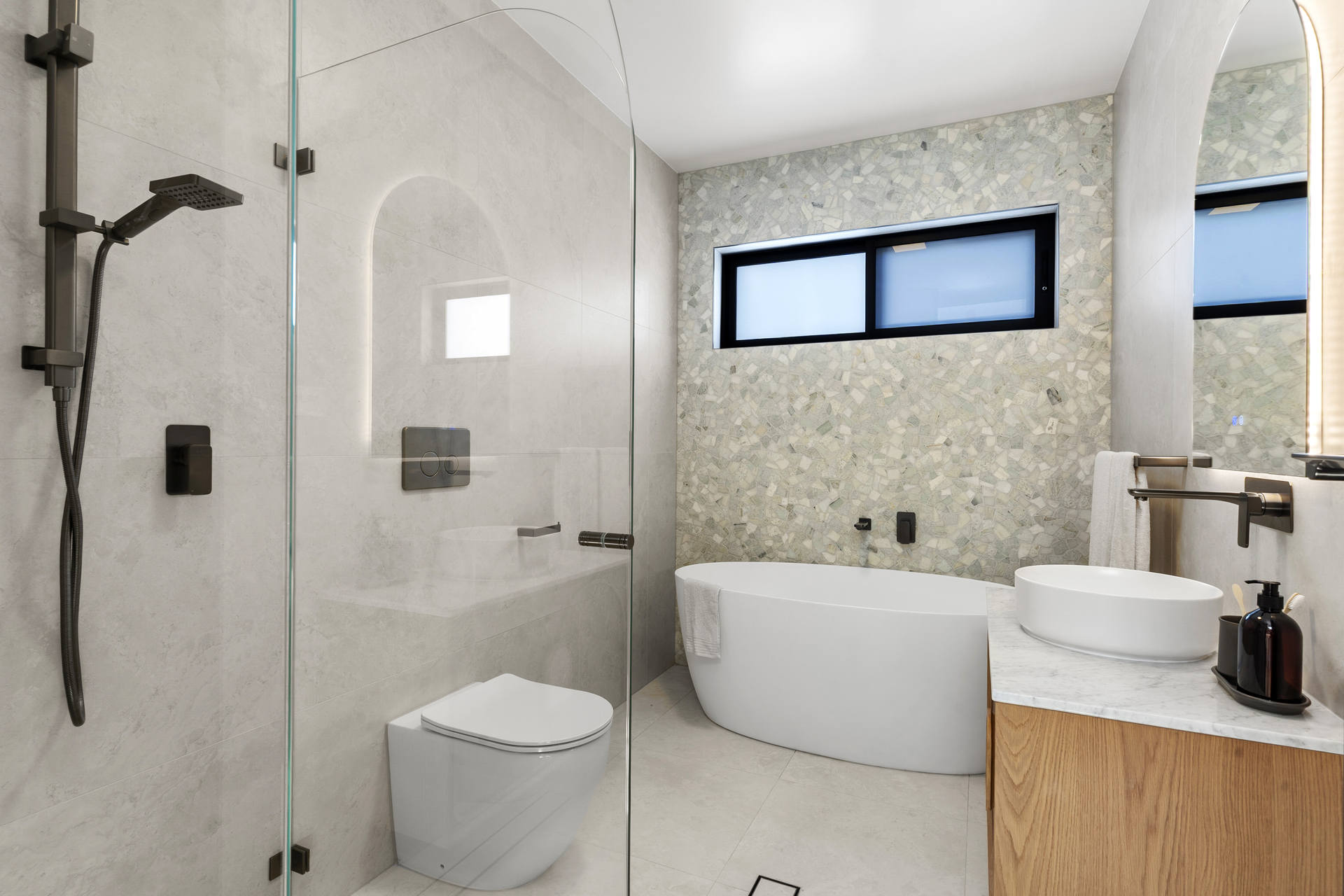 5-bedroom unit at 4B Rocklea Crescent, Sylvania, NSW 2224, Sutherland, New South Wales