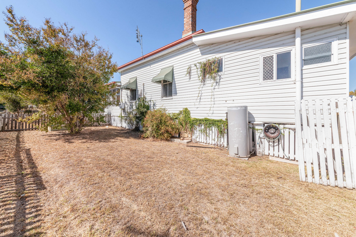 4-bedroom house at 9 Wallace Street, Warwick, QLD 4370, Southern Downs, Queensland