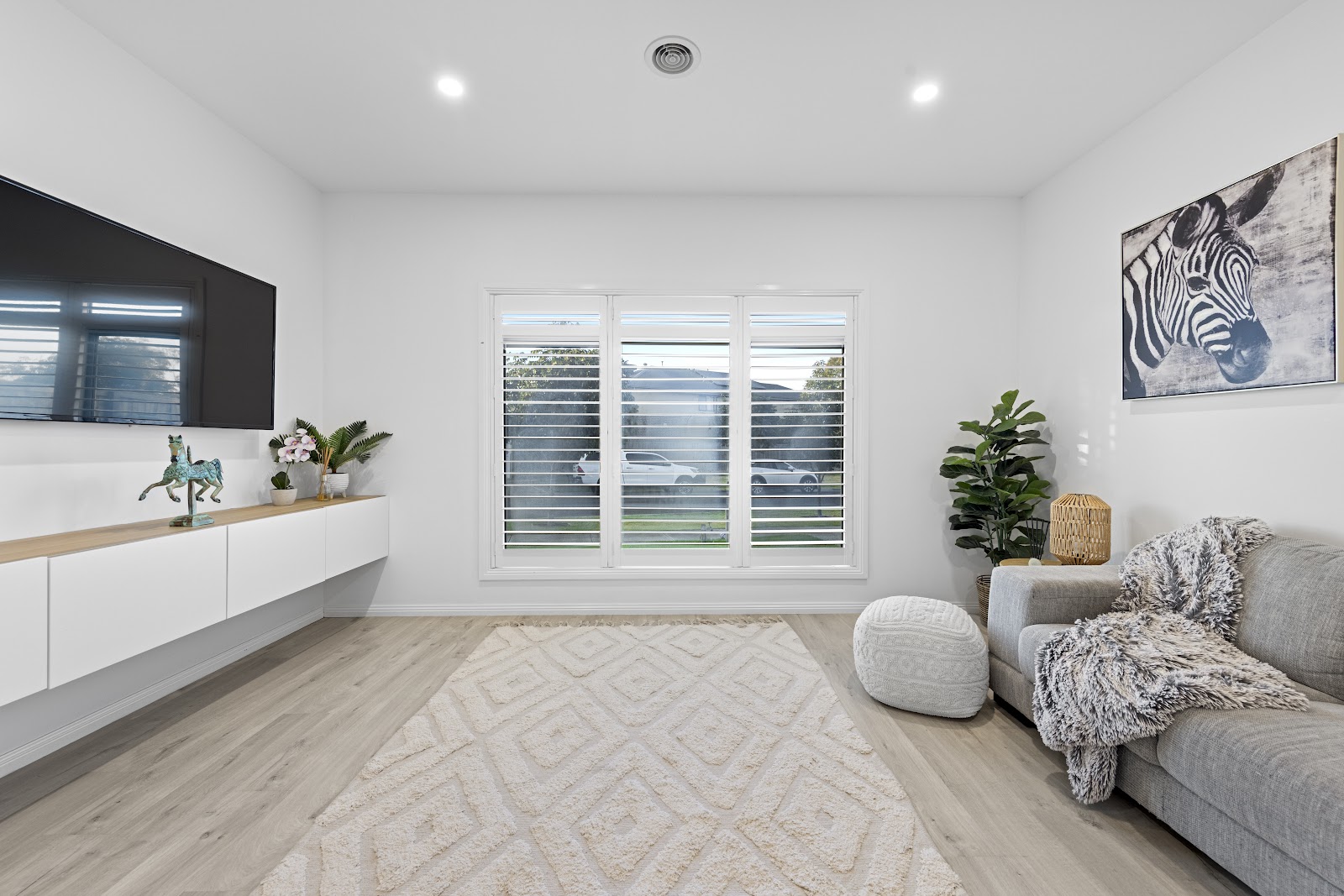 8 Sugarloaf Grove, Werribee, VIC 3030 - Image 4