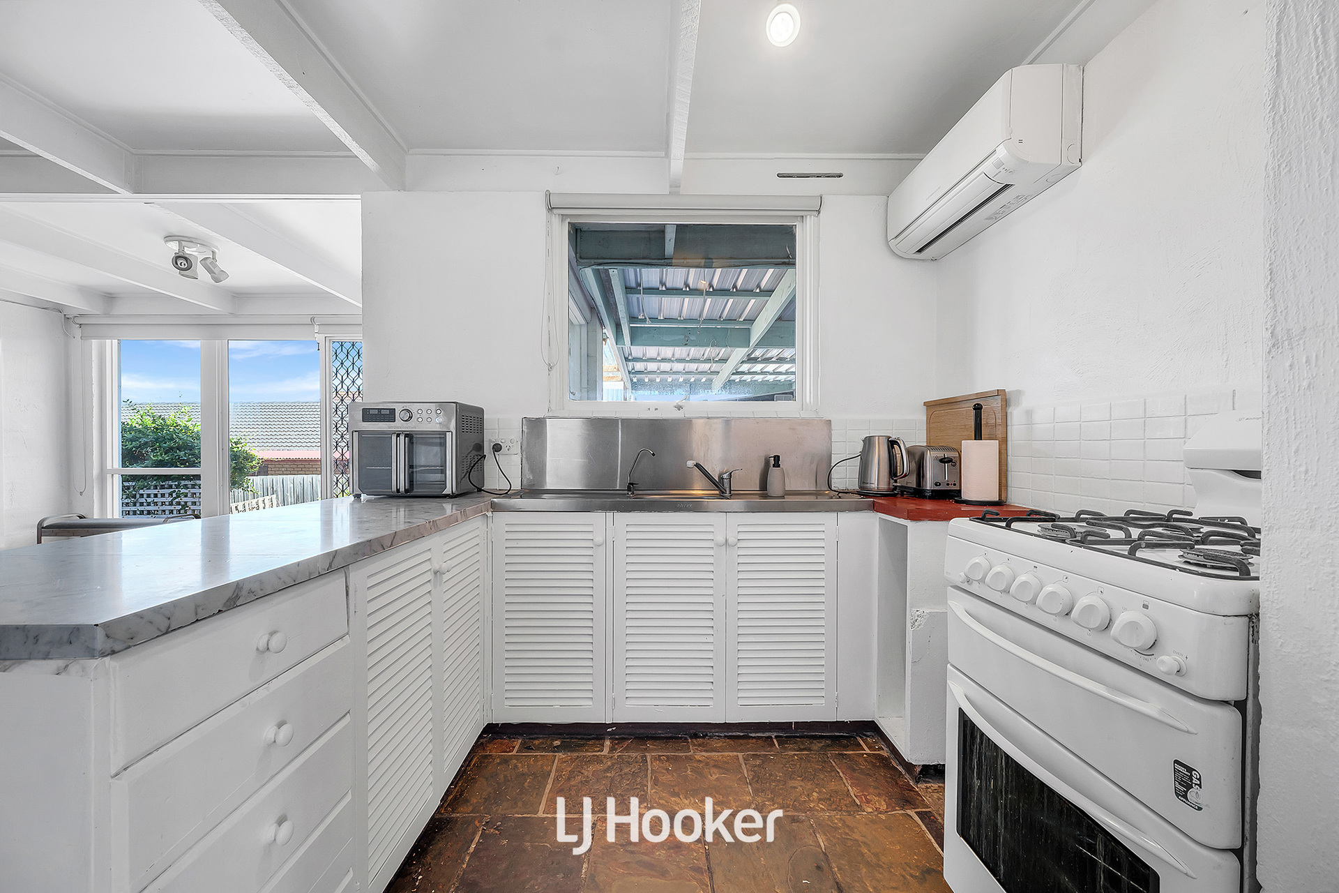 3-bedroom house at 68 Heatherton Road, Endeavour Hills, VIC 3802, Casey, Victoria