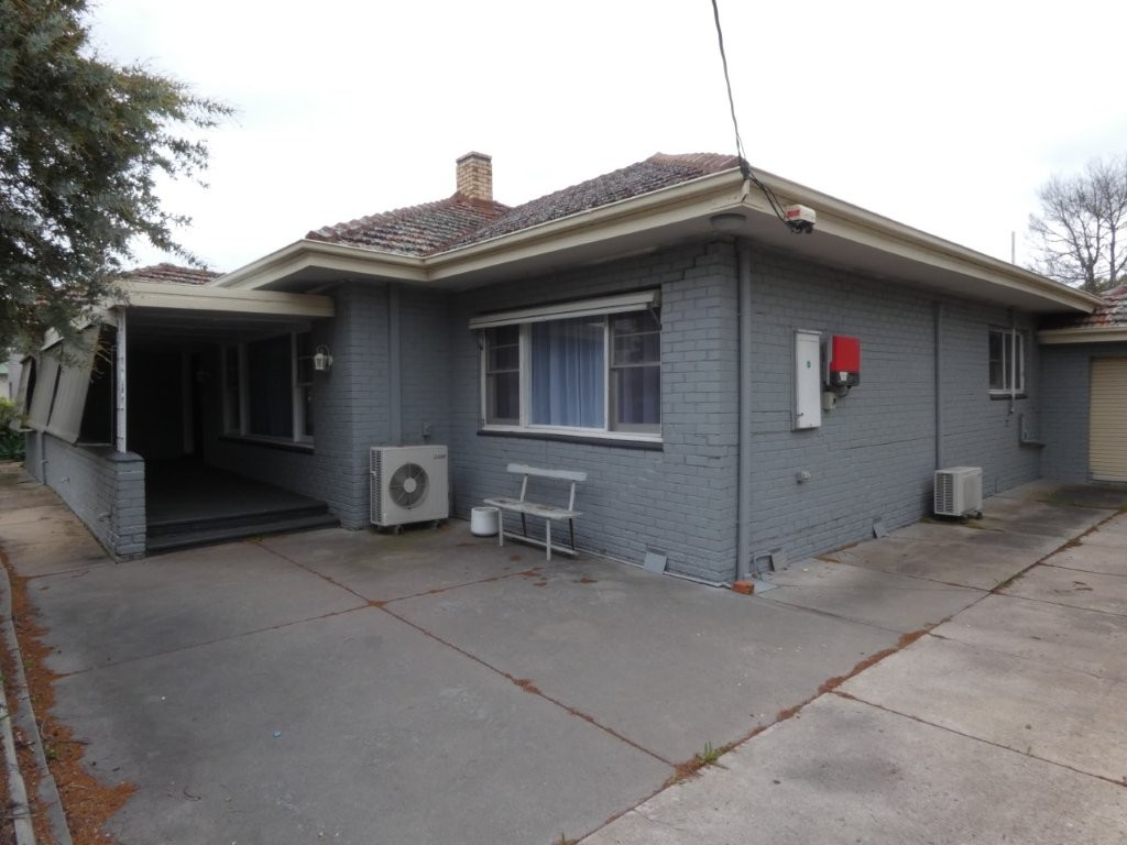 5-bedroom house at 43 Devereux Street, Warracknabeal, VIC 3393, Yarriambiack, Victoria