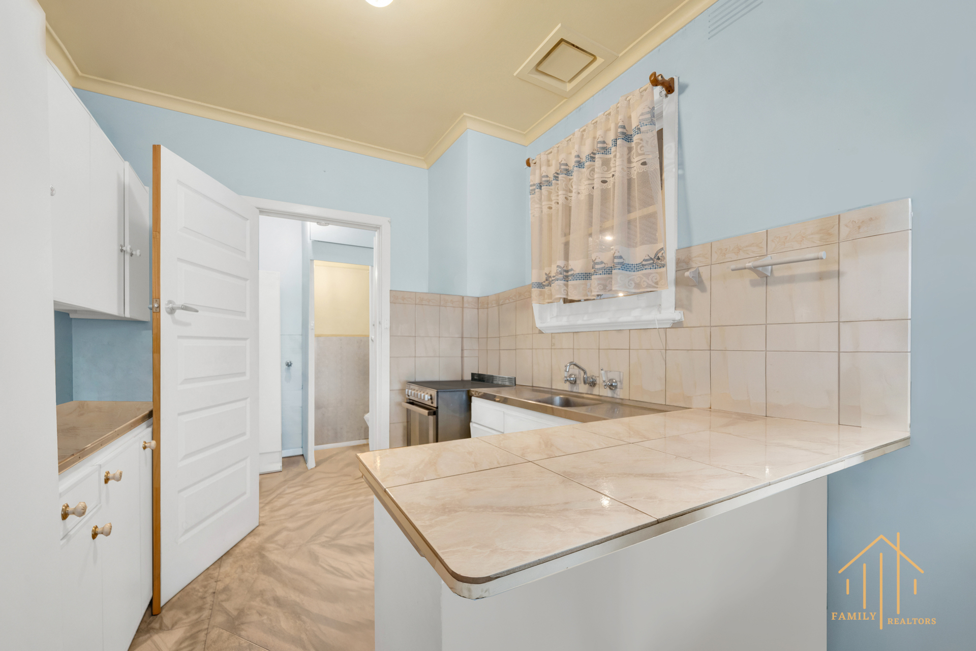 13 NEVILLE COURT, Springvale VIC 3171 - Image 4