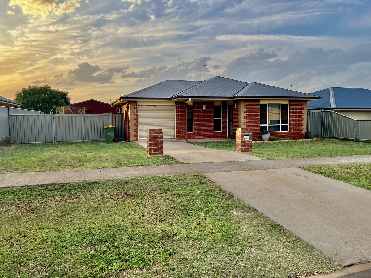 3-bedroom house at 49 BERGHOFER DRIVE, Oakey QLD 4401, Toowoomba, Queensland