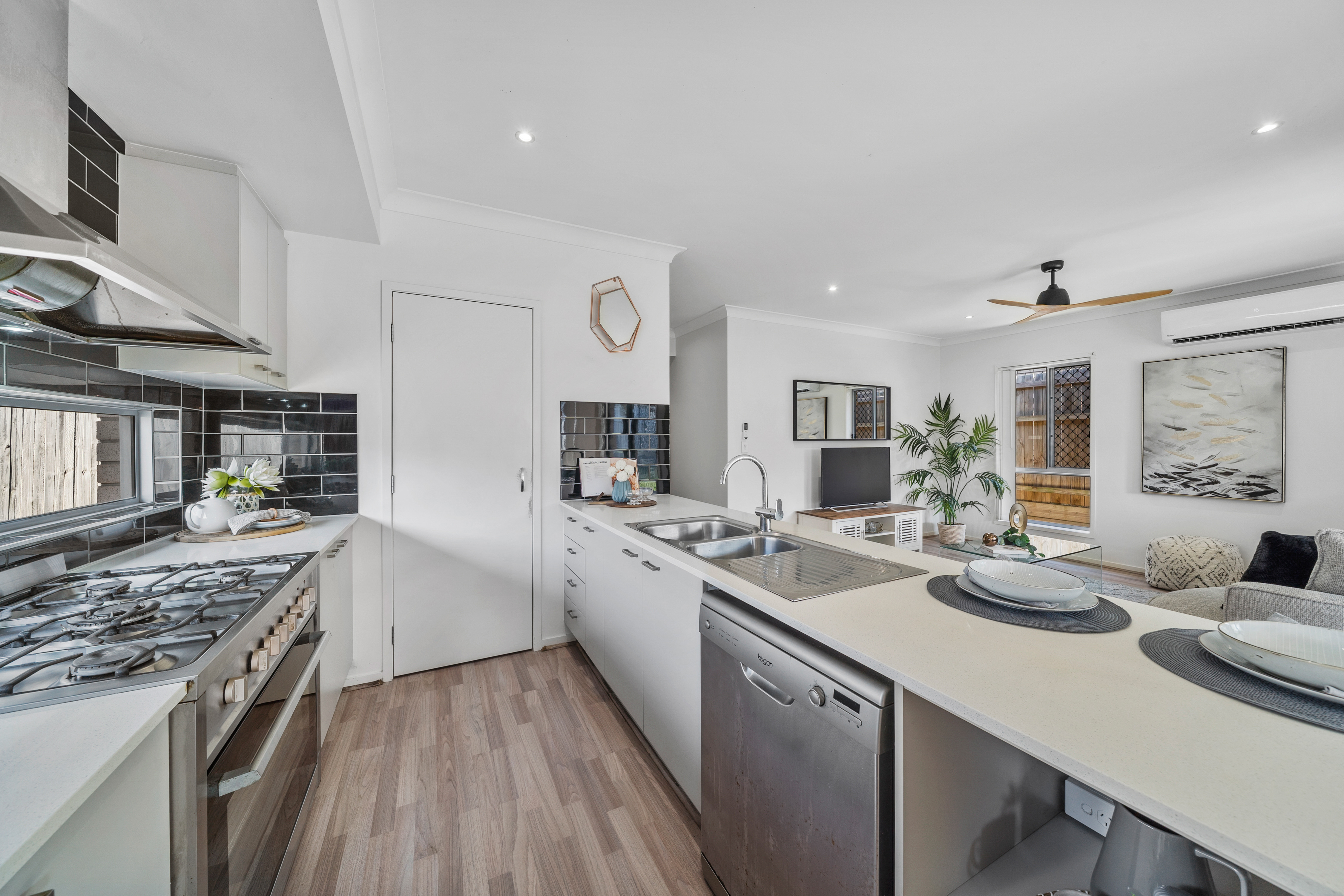 9 MOUNT GLORIOUS STREET, Park Ridge QLD 4125 - Image 5