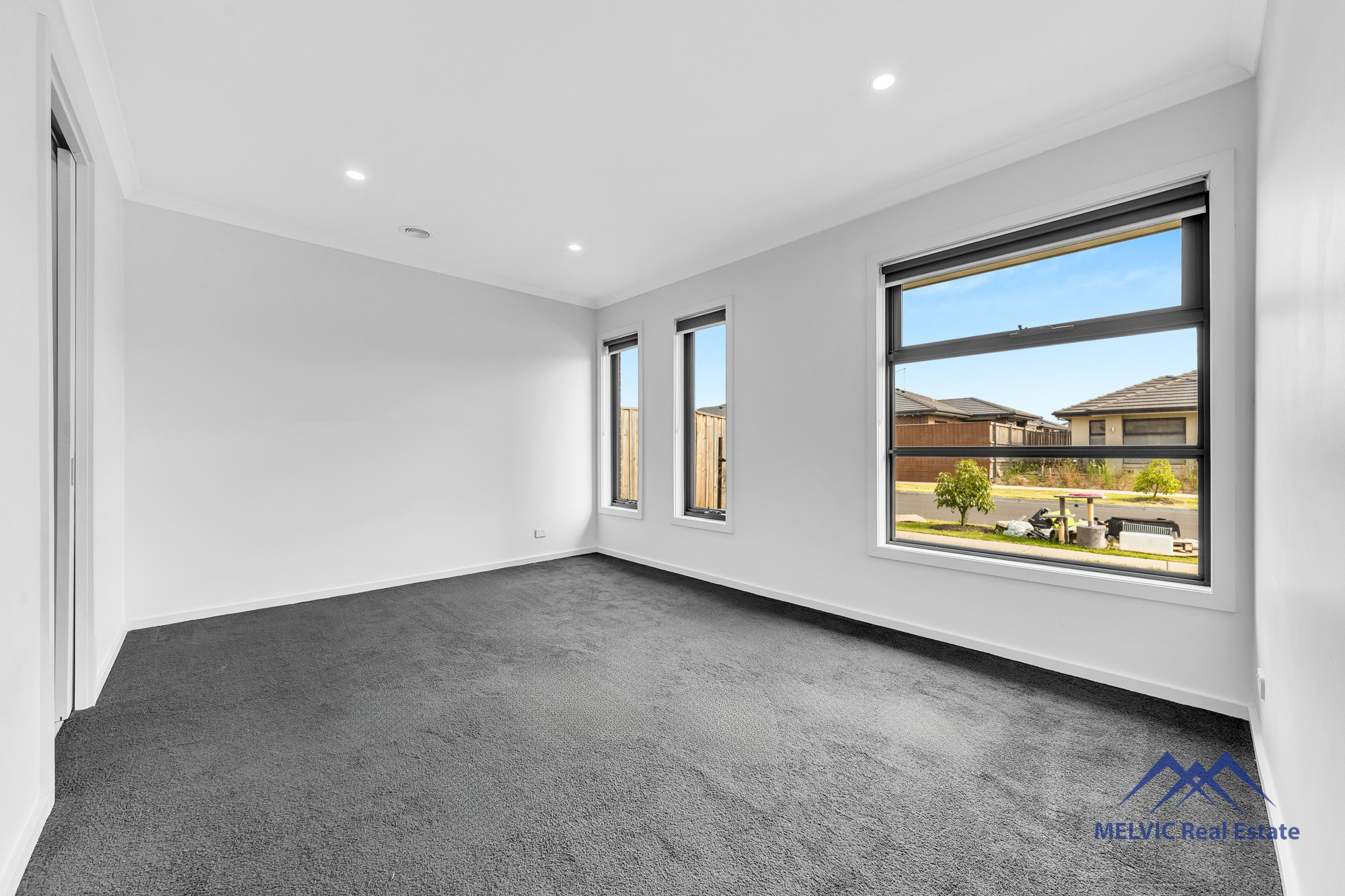 4 Favero Street, Clyde North, VIC 3978 - Image 4