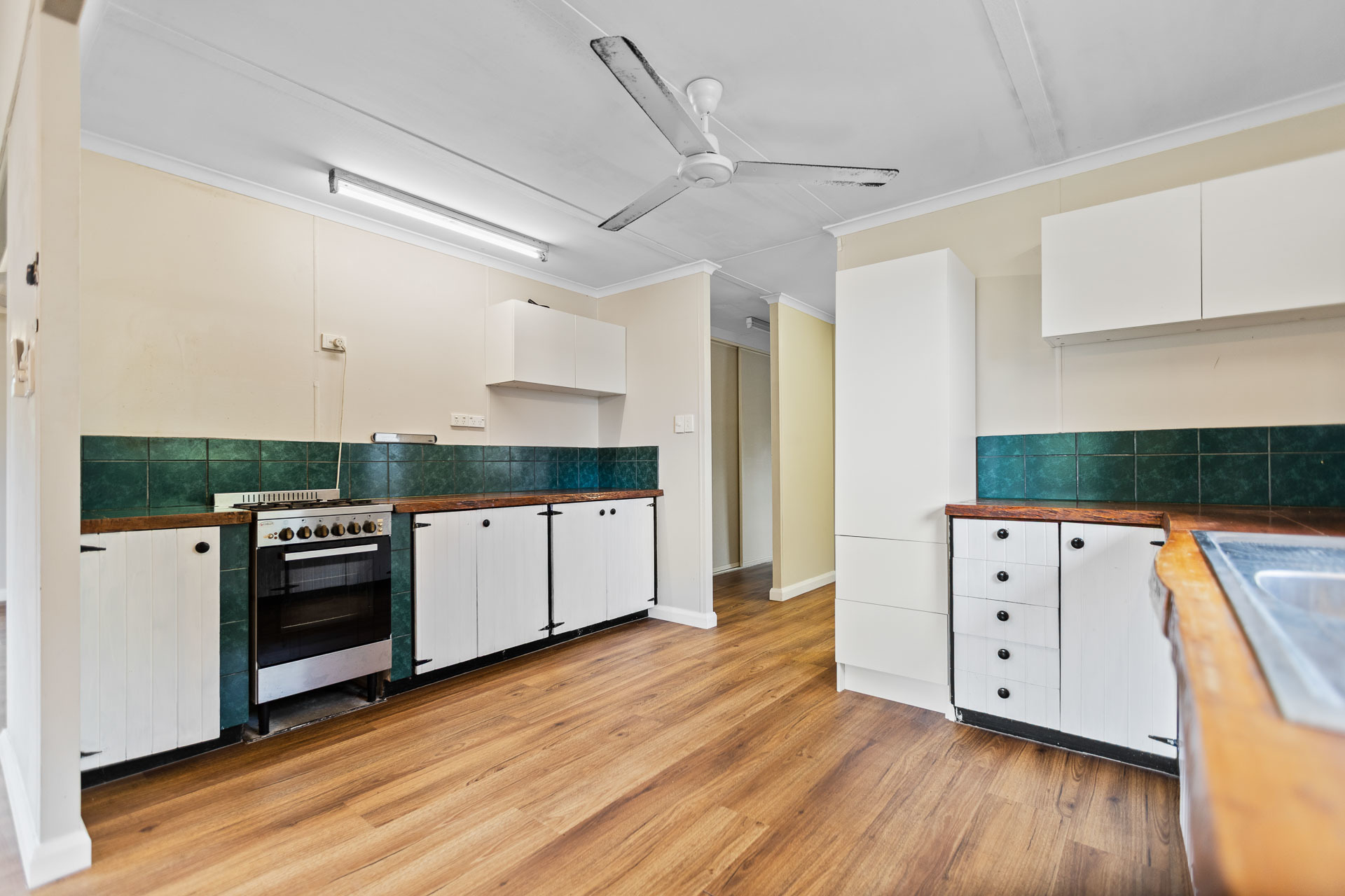 6 WITNEY STREET, Manoora QLD 4870 - Image 9