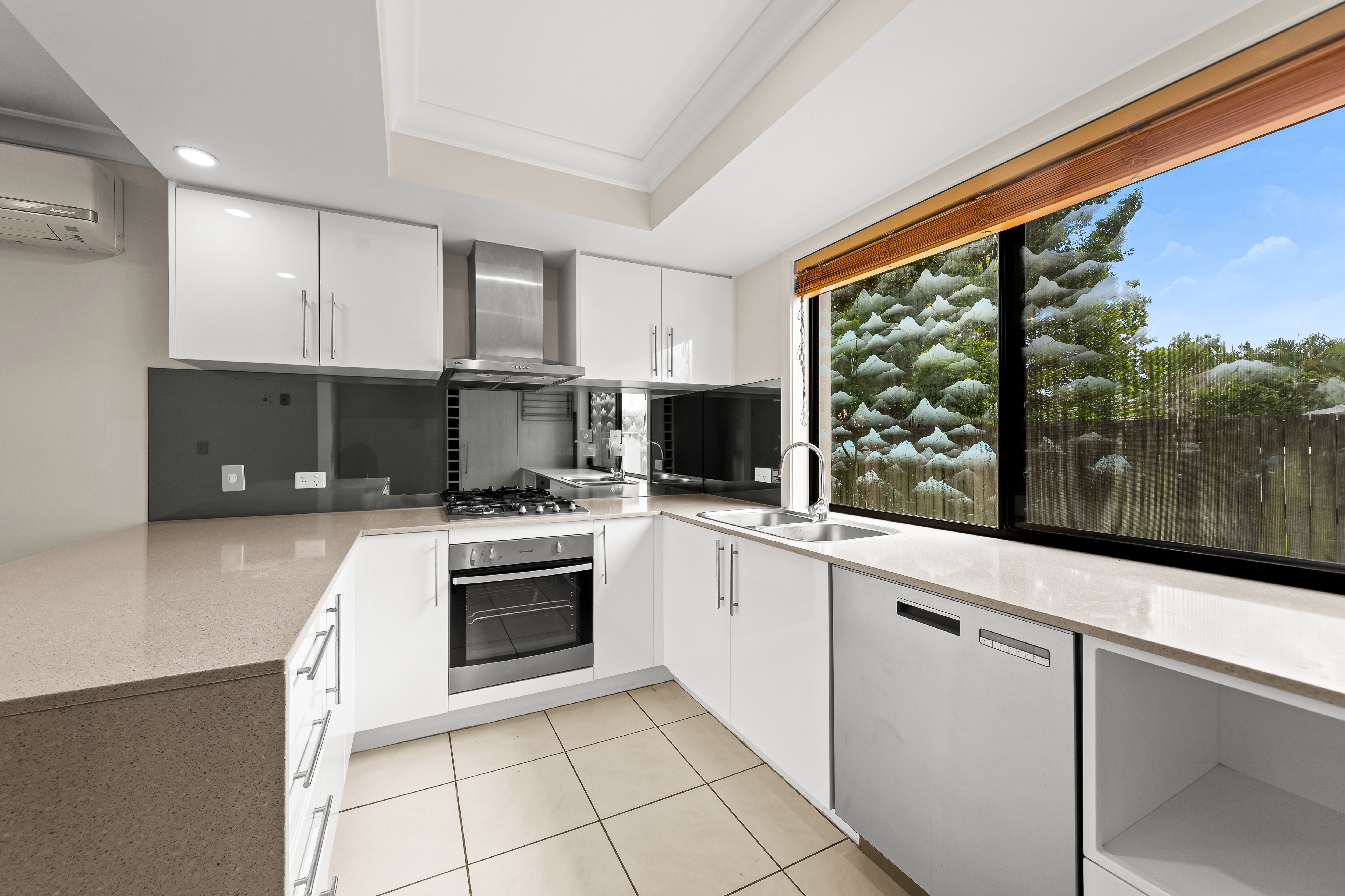 5-bedroom house at 129 Didbrook Street, Robertson, QLD 4109, Brisbane, Queensland