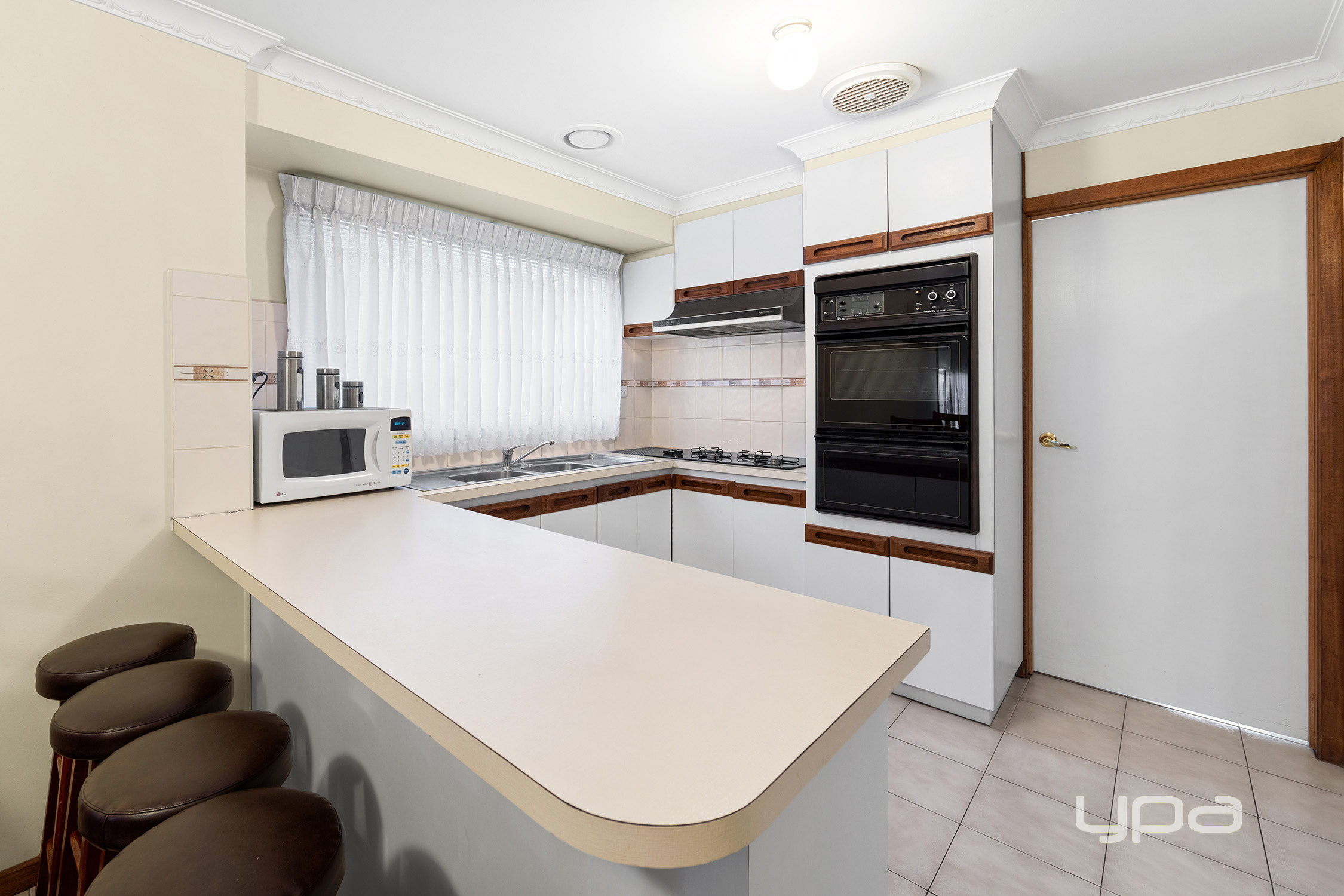 16 Somerton Crescent, St Albans, VIC 3021 - Image 5