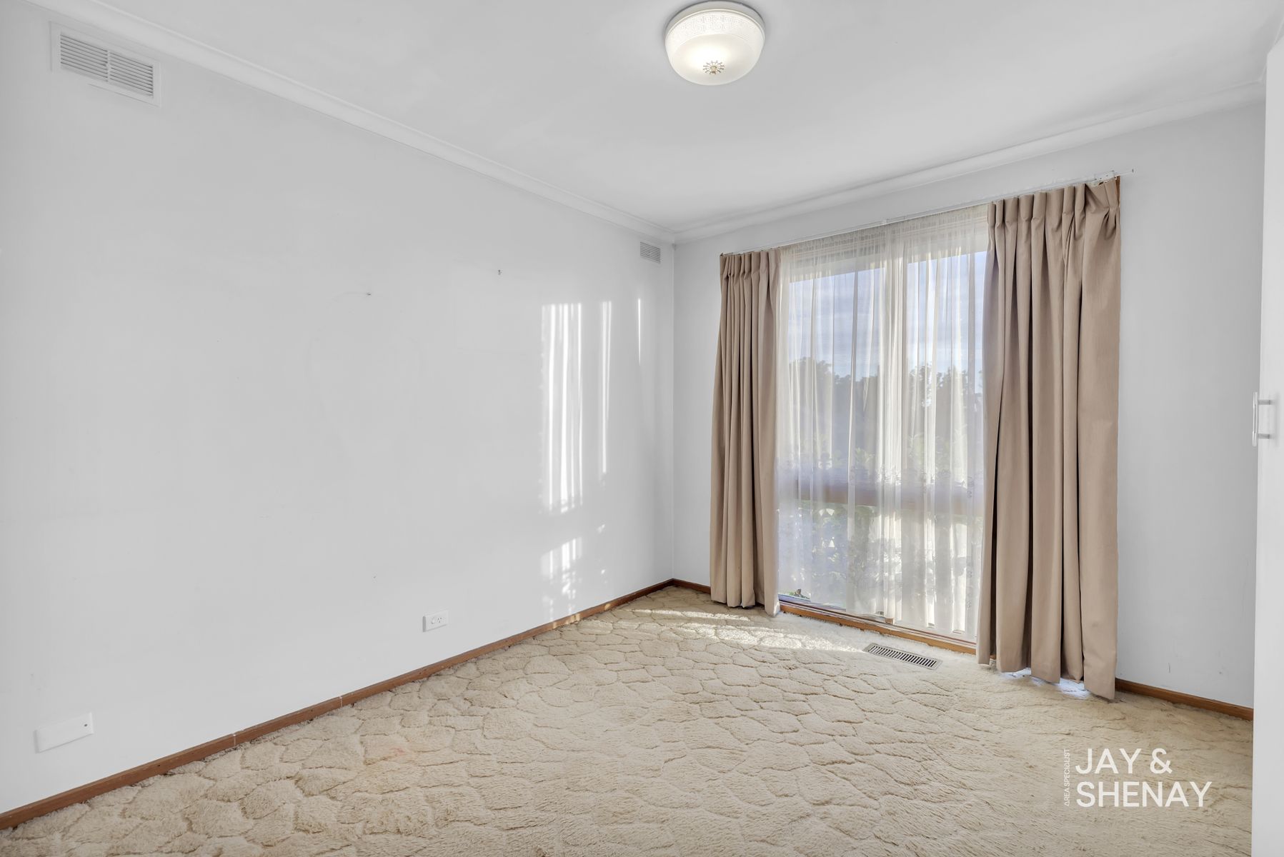 32 Zachary Hicks Crescent, Endeavour Hills, VIC 3802 - Image 7