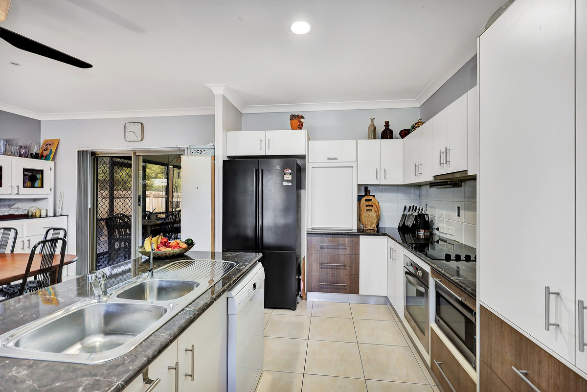 8 AQUA COURT, Toogoom QLD 4655 - Image 4