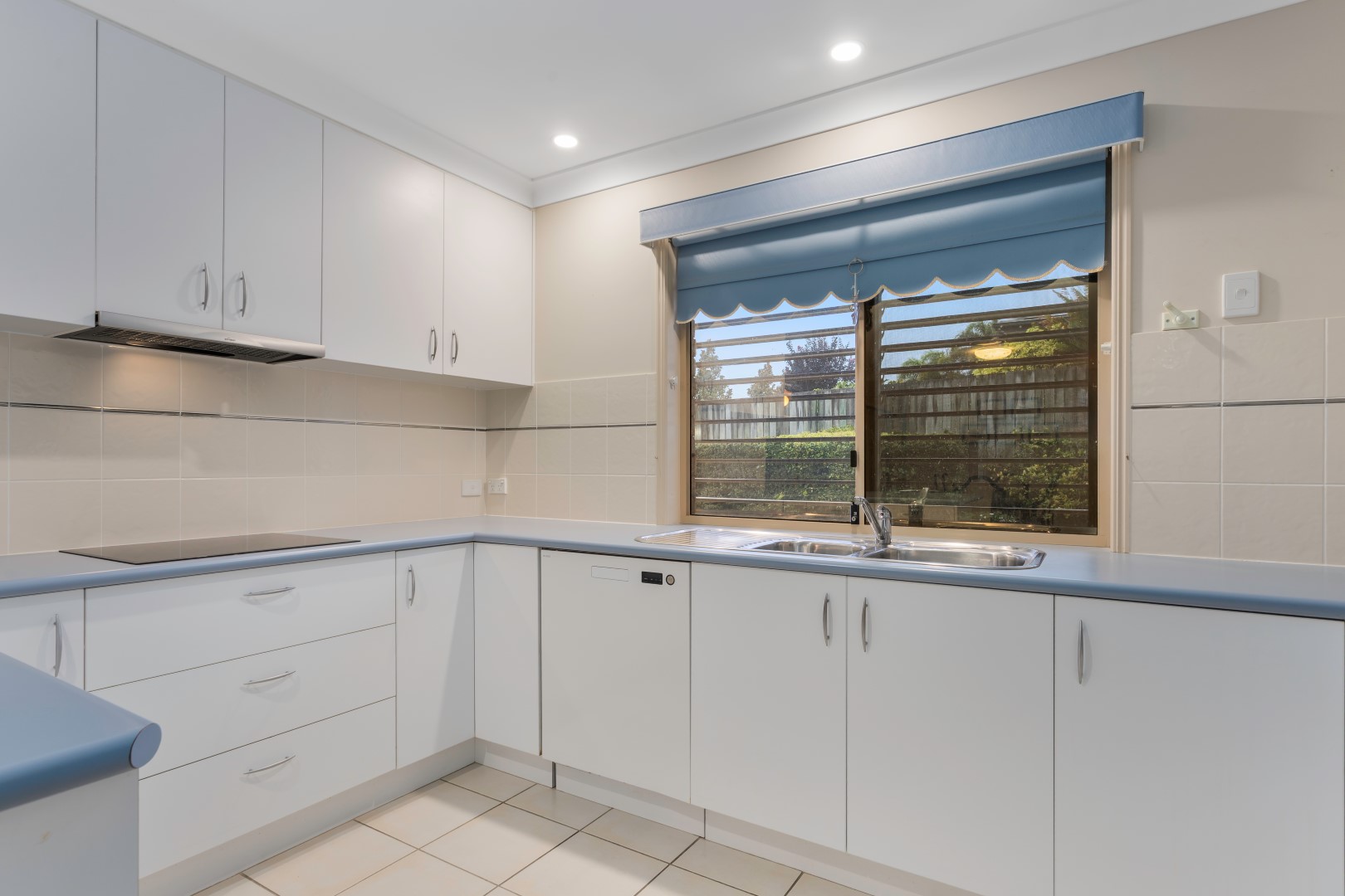 49 Discovery Street, Flinders View, QLD 4305 - Image 9