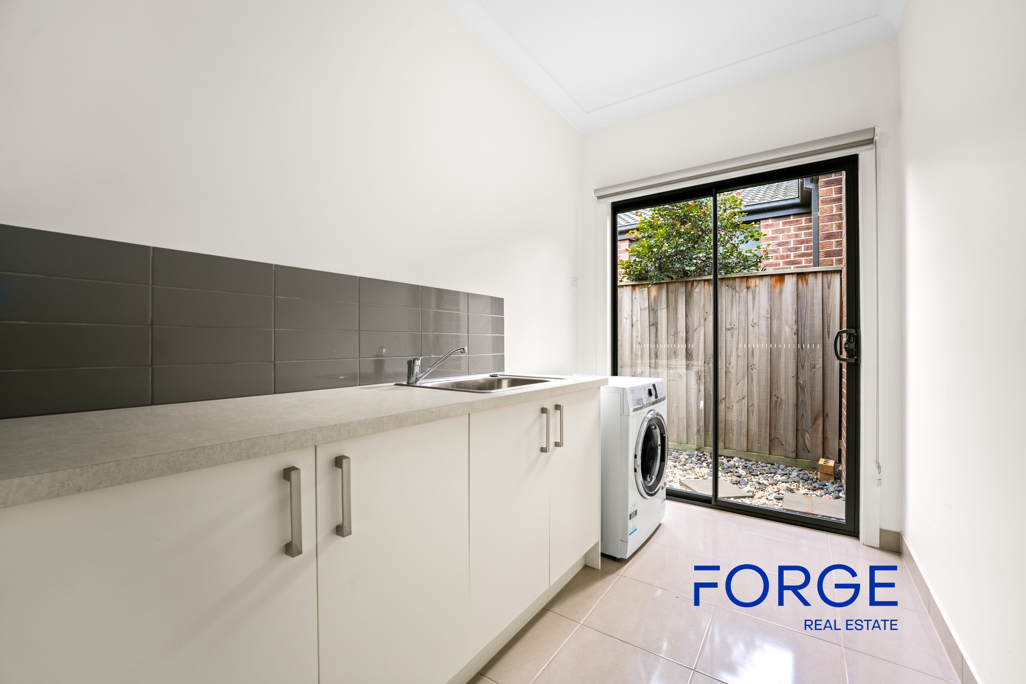 24 CERRIDWEN STREET, Epping VIC 3076 - Image 8