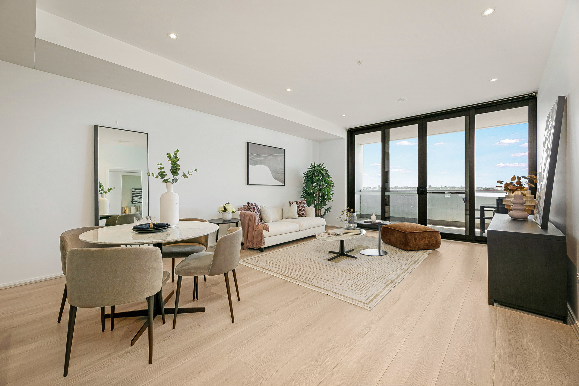 NORTH TOWER 1003 669 GARDENERS ROAD, MASCOT NSW 2020 - Image 3