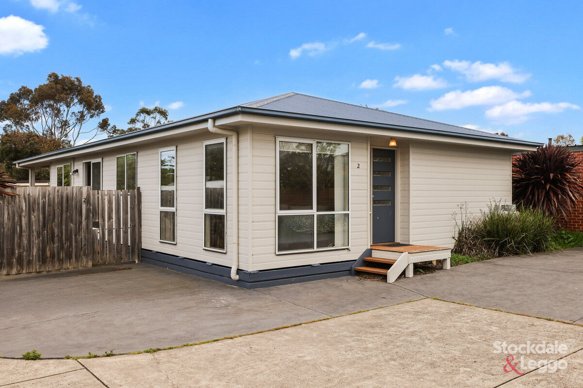 2/11 Douglas Road, Cowes, VIC 3922 - Image 2