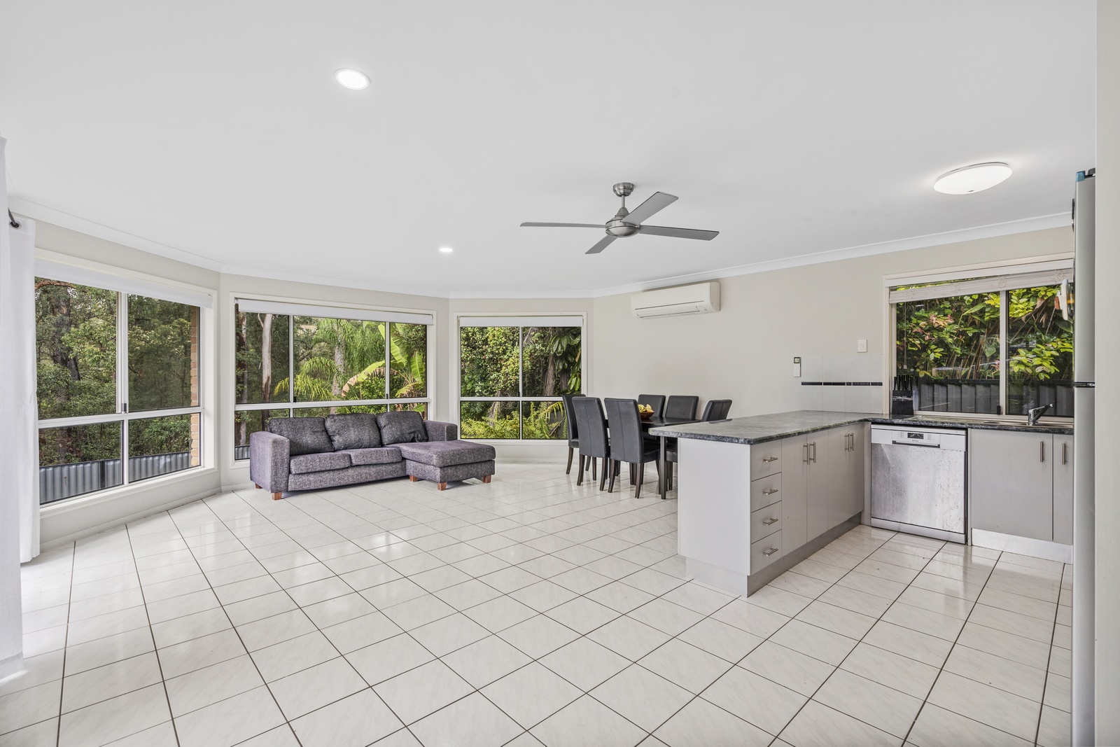 28 BALLYBUNION DRIVE, Parkwood QLD 4214 - Image 3