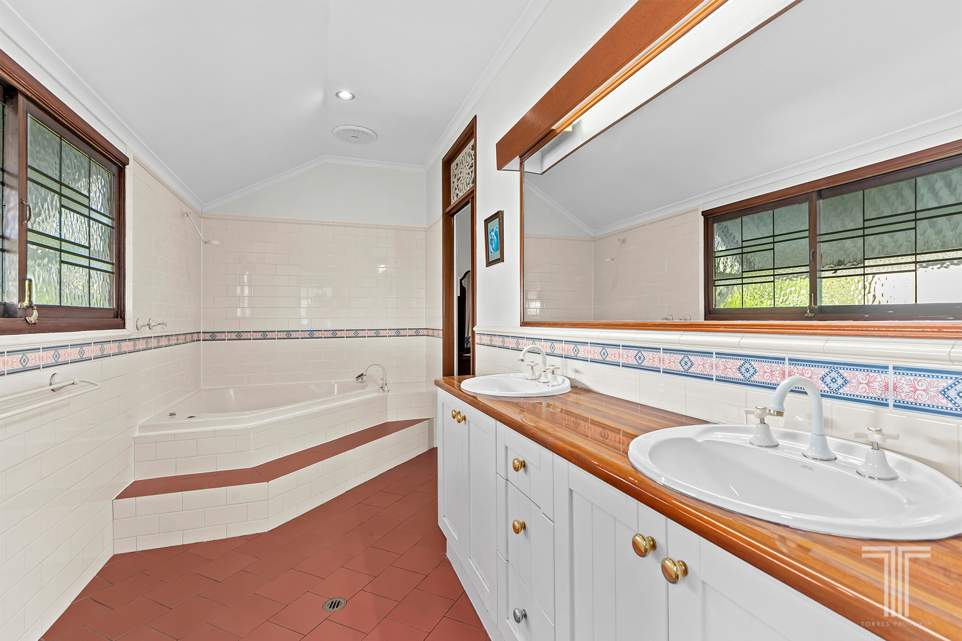 4-bedroom house at 41 Riddings Street, Coorparoo, QLD 4151, Brisbane, Queensland