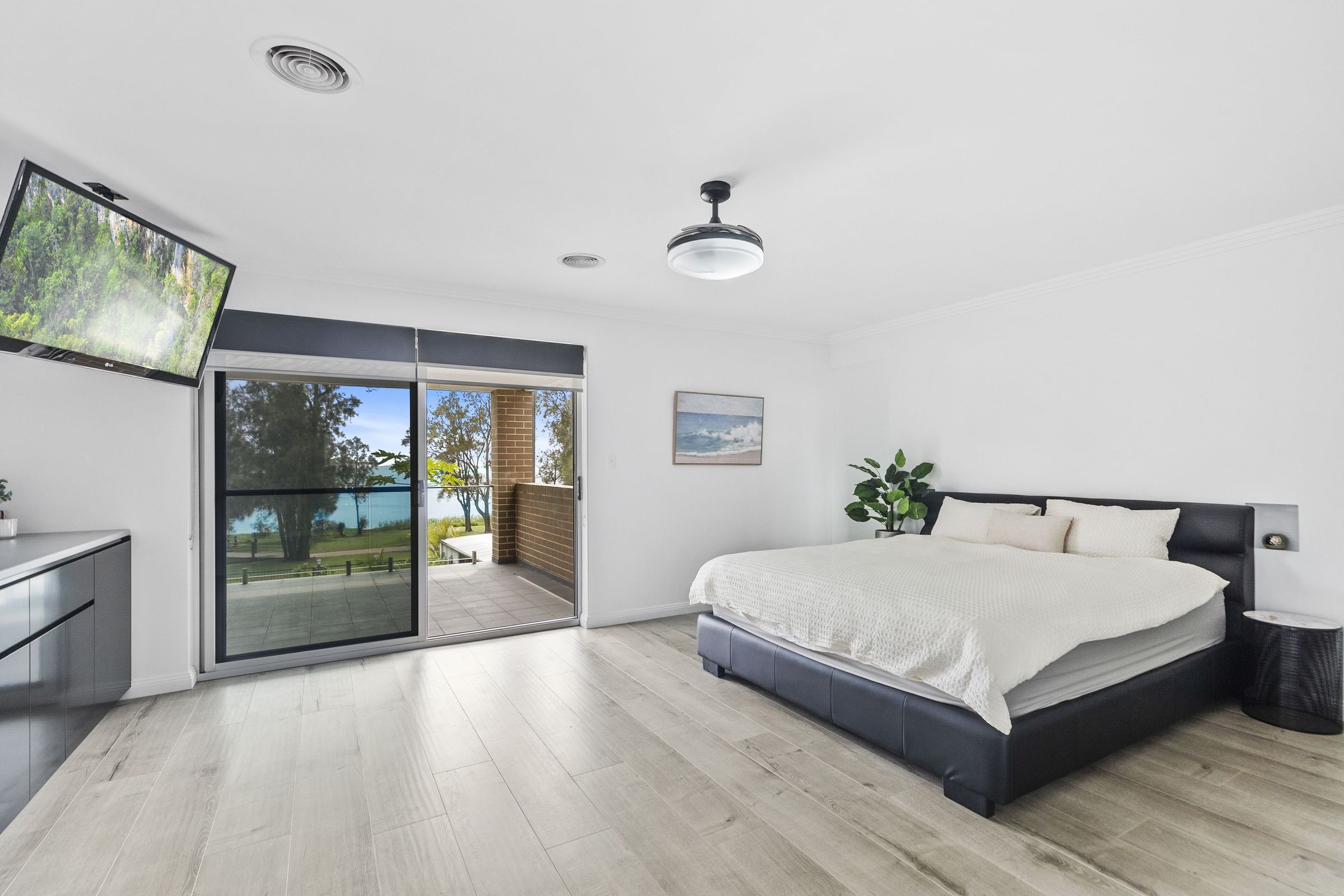 59 LAKEDGE AVENUE, Berkeley Vale NSW 2261 - Image 5