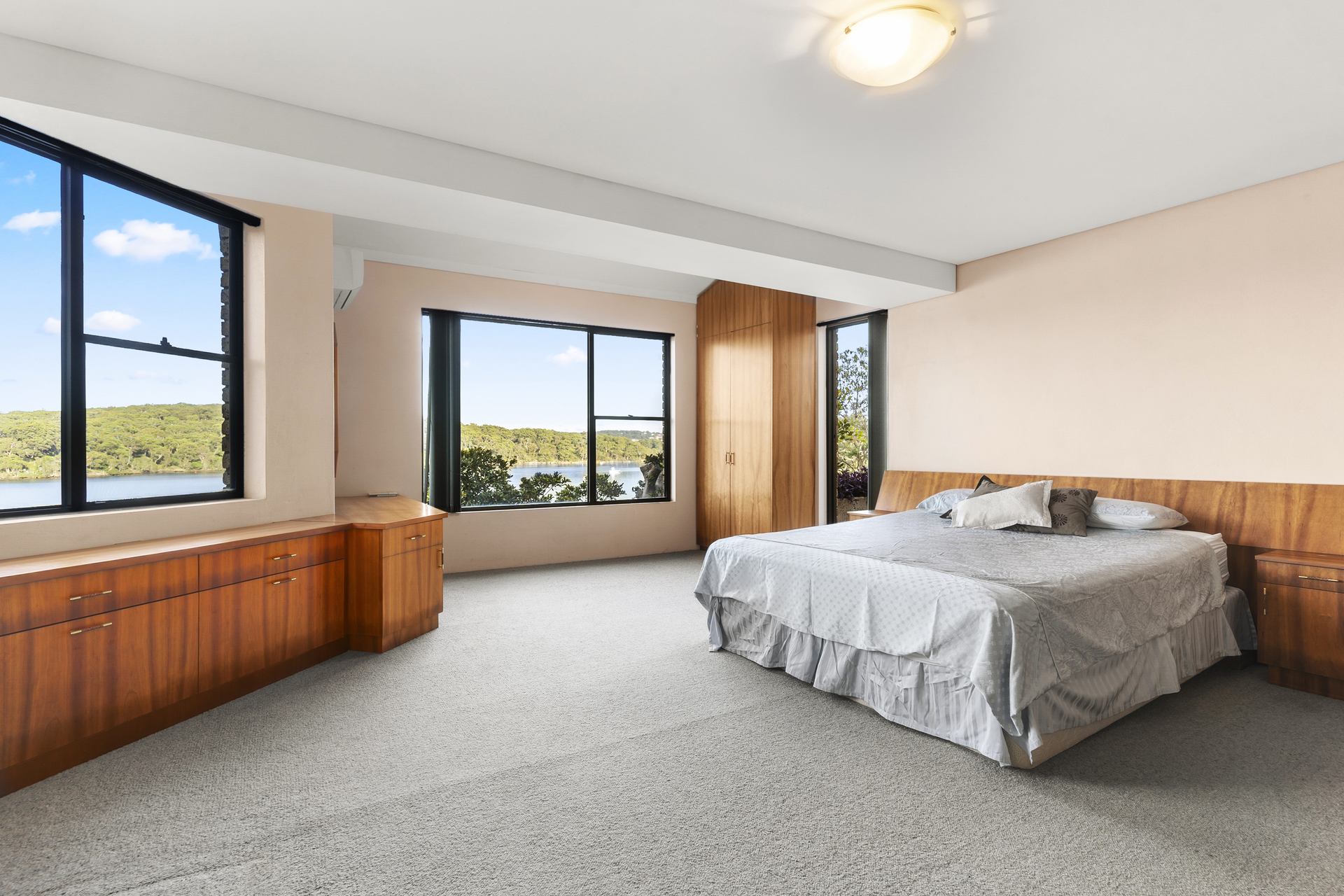 4-bedroom house at 539 WILLARONG ROAD, Caringbah South NSW 2229, Sutherland, New South Wales