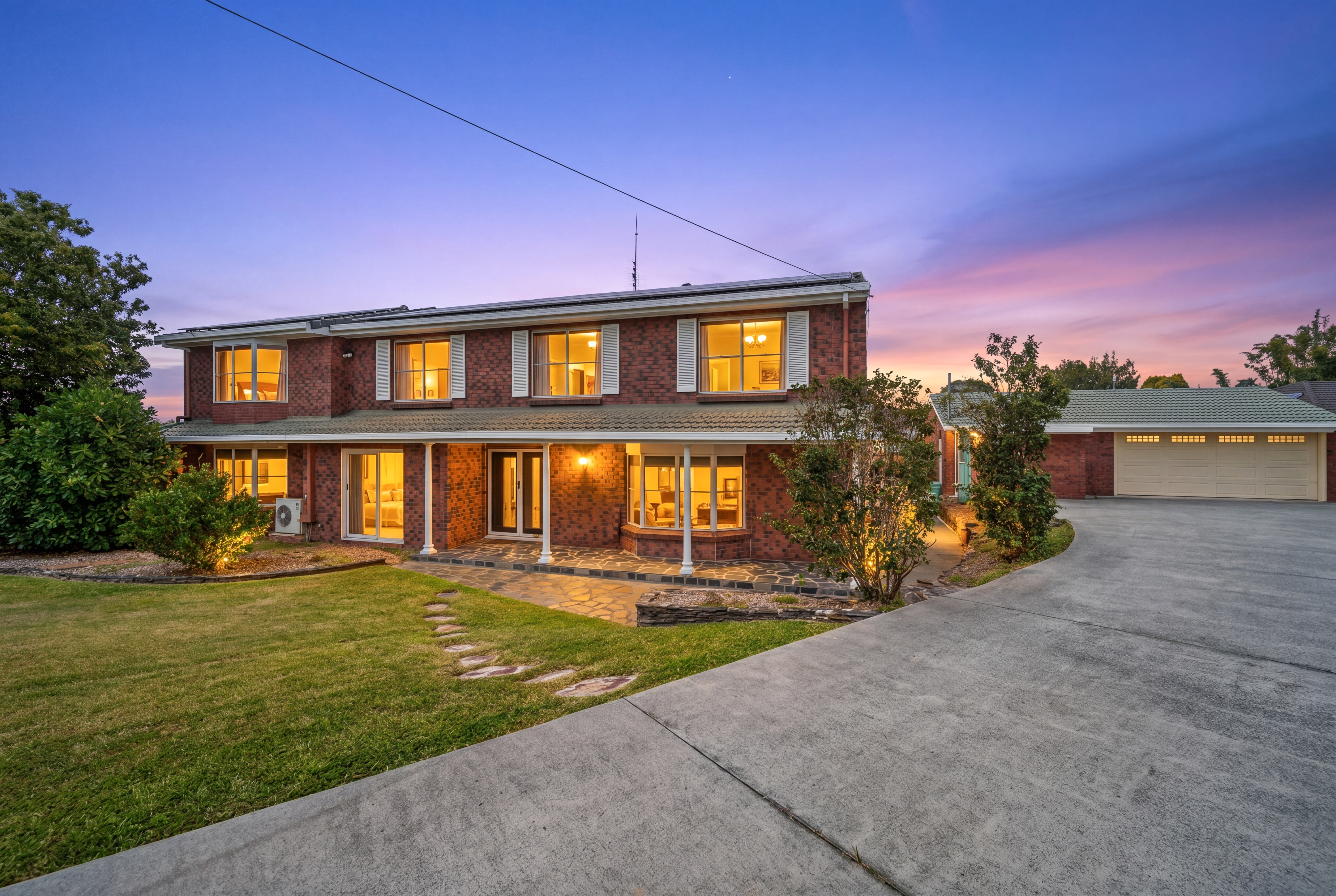 9 PENAMBER COURT, Benowa QLD 4217 - Image 2