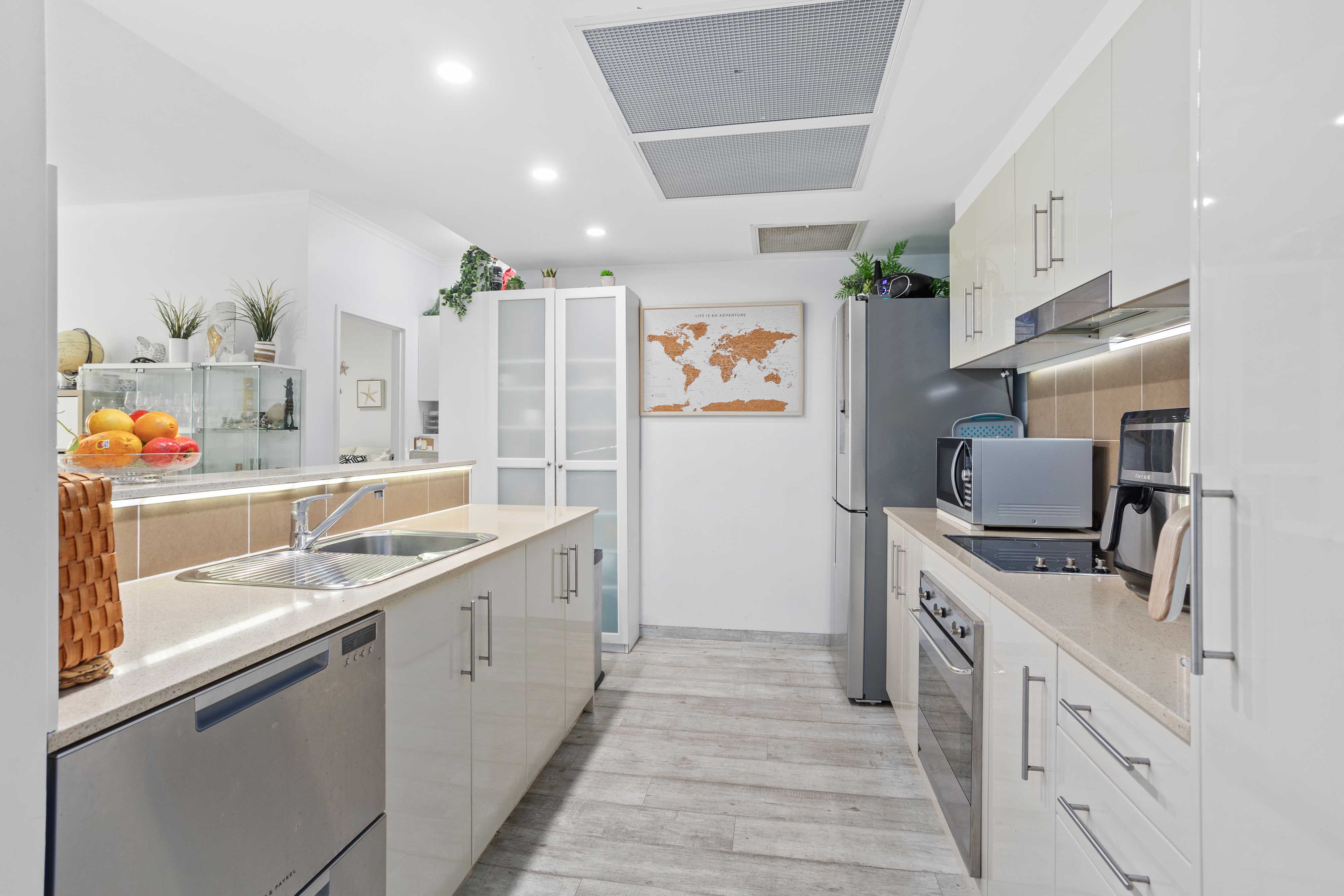 2044/1 Ocean Street, Burleigh Heads, QLD 4220 - Image 8