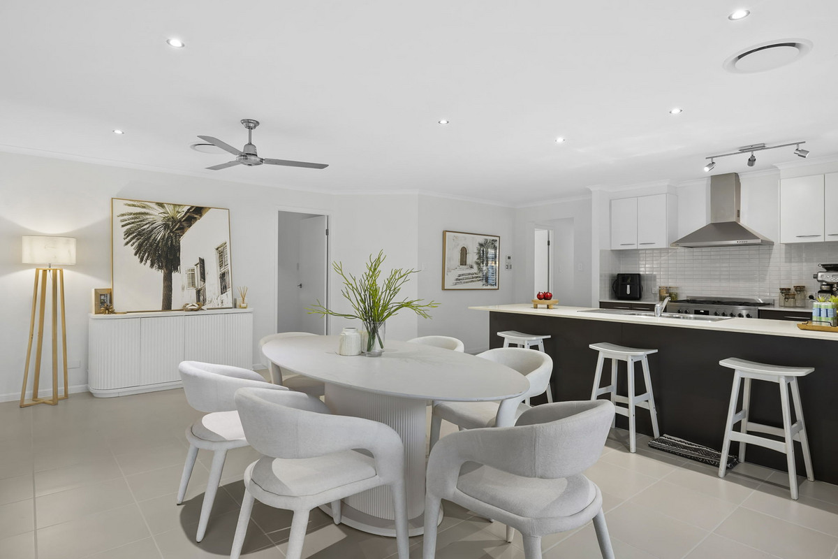 9 FEATHERTAIL PLACE, Gumdale QLD 4154 - Image 1