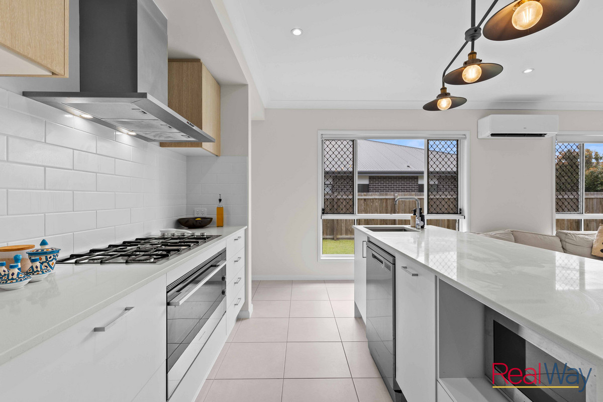 16 WAUGH STREET, Urangan QLD 4655 - Image 4