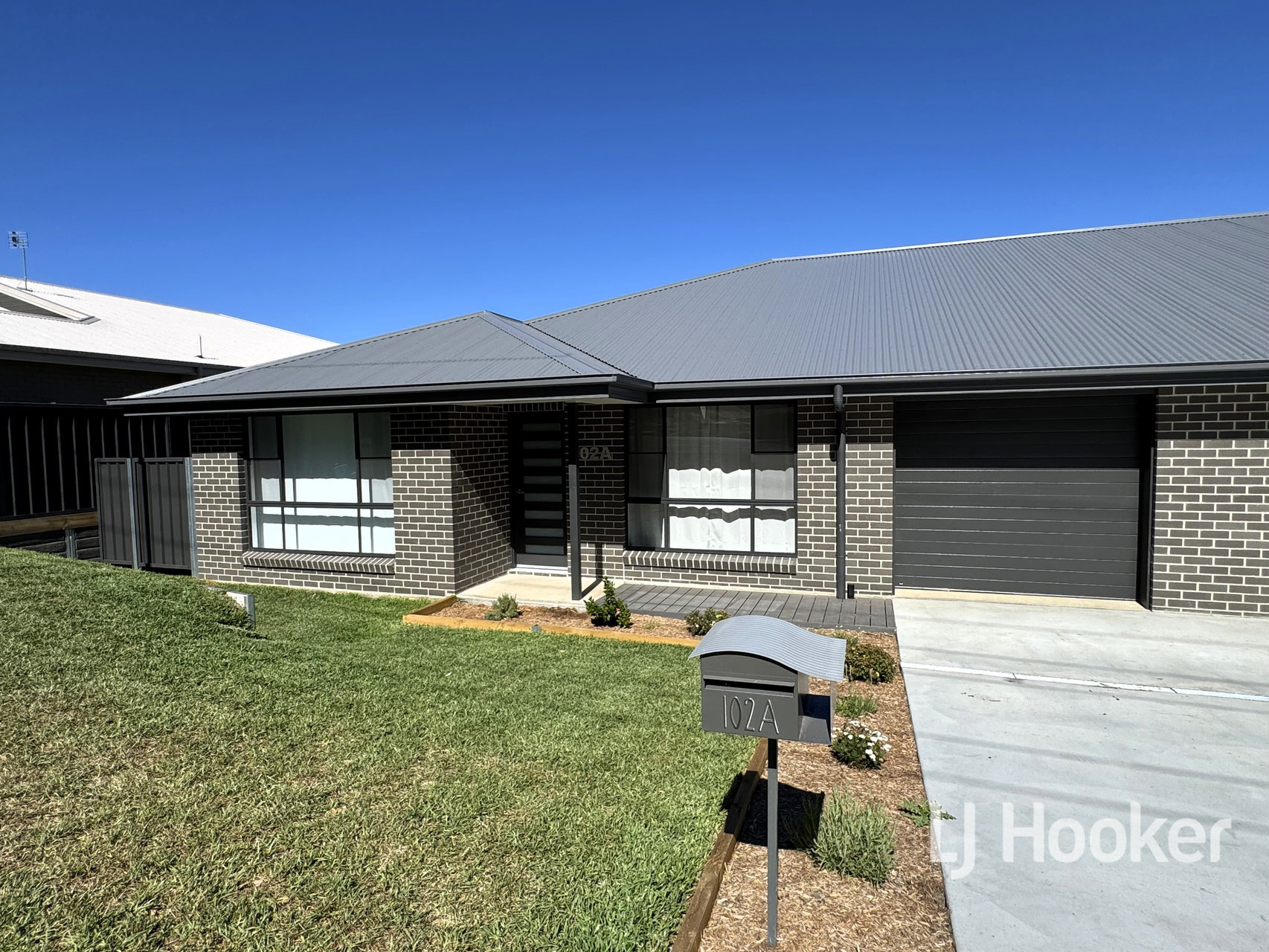 6-bedroom unit at 102 MOORE STREET, Inverell NSW 2360, Inverell, New South Wales