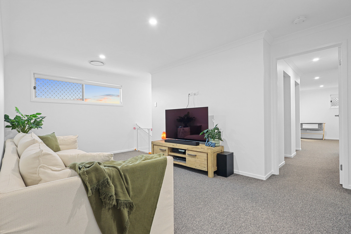 6-bedroom house at 7 Sherrard Street, Burpengary East, QLD 4505, Moreton Bay, Queensland