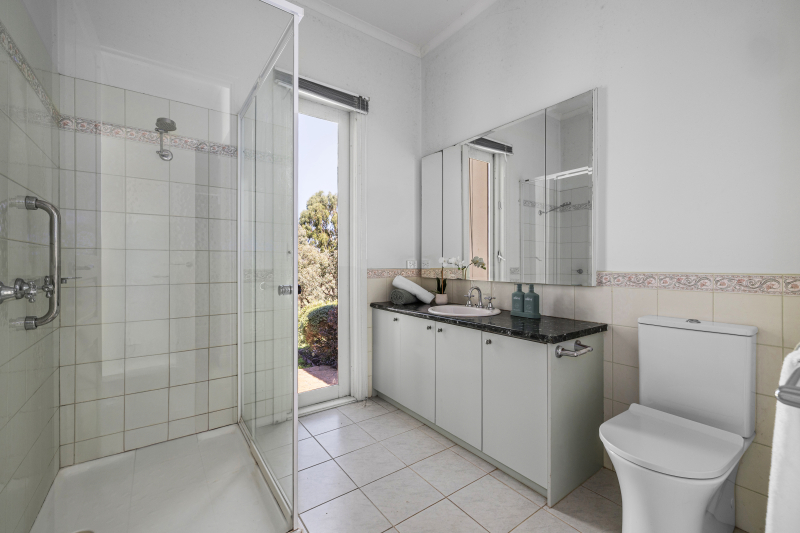 21 ST JOHN CIRCLE, Chirnside Park VIC 3116 - Image 10