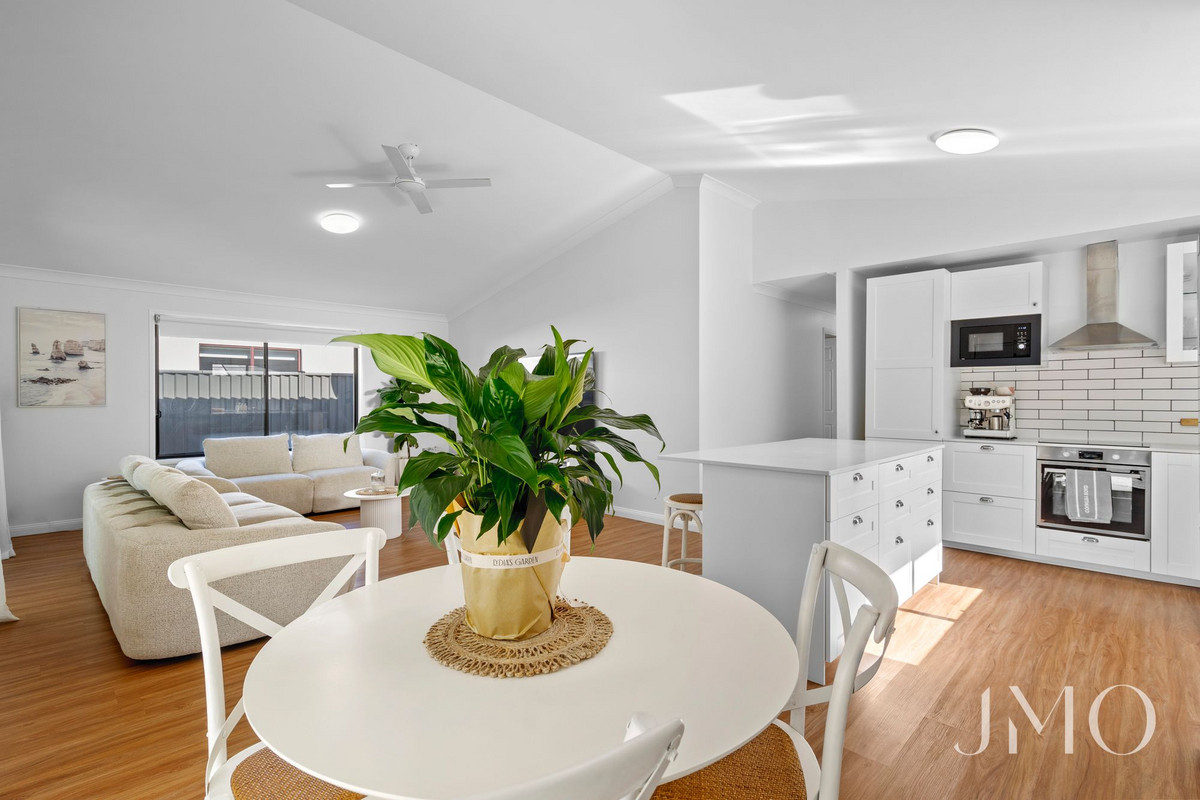 60 SERAFINA DRIVE, Helensvale QLD 4212 - Image 6
