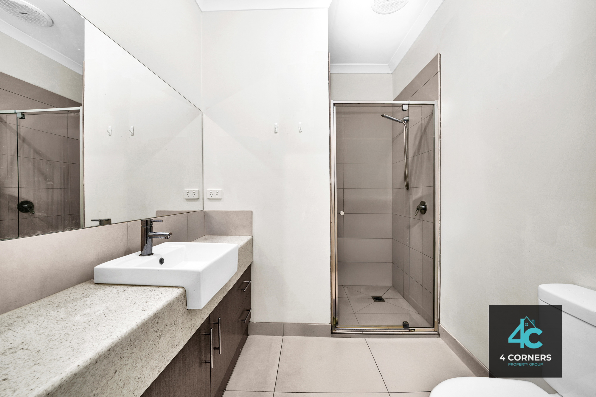 3-bedroom unit at 2/5 Bernhardt Avenue, Hoppers Crossing, VIC 3029, Wyndham, Victoria
