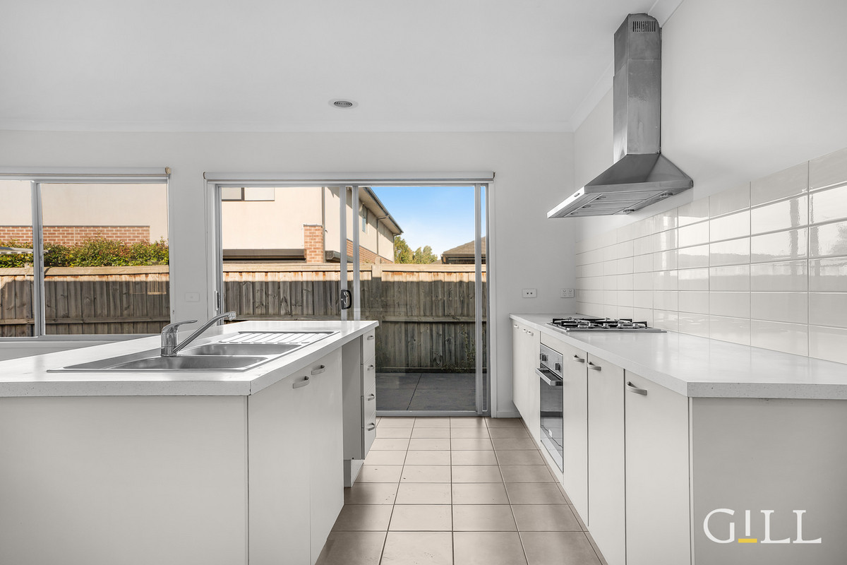 7 BARCELONA AVENUE, Clyde North VIC 3978 - Image 8