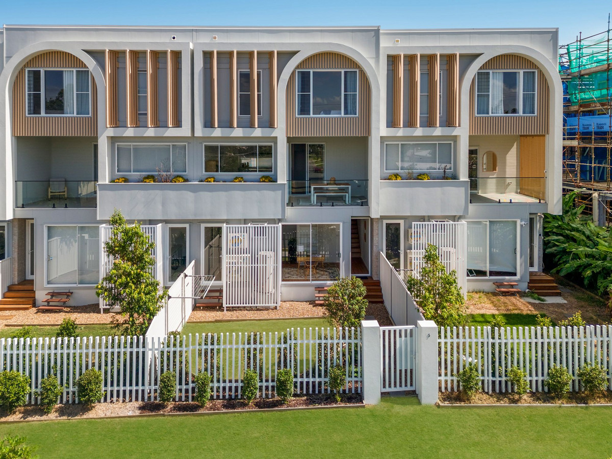 3/9-11 Nelson Avenue, Hope Island, Qld, 4212 - Image 1