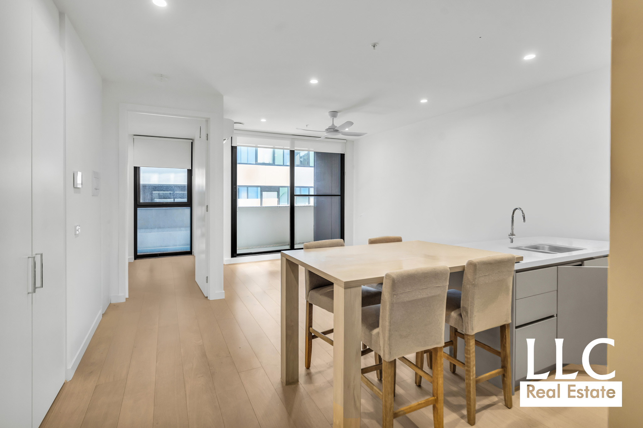 211/162 Whitehorse Road, Blackburn, Vic, 3130 - Image 2