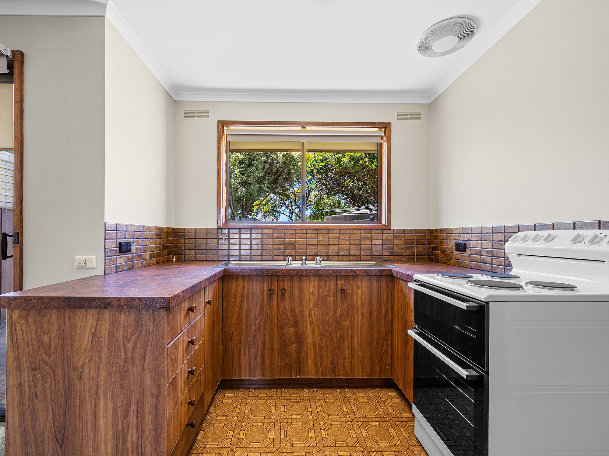 2-bedroom unit at 18 ANZAC AVENUE, Koroit VIC 3282, Moyne, Victoria