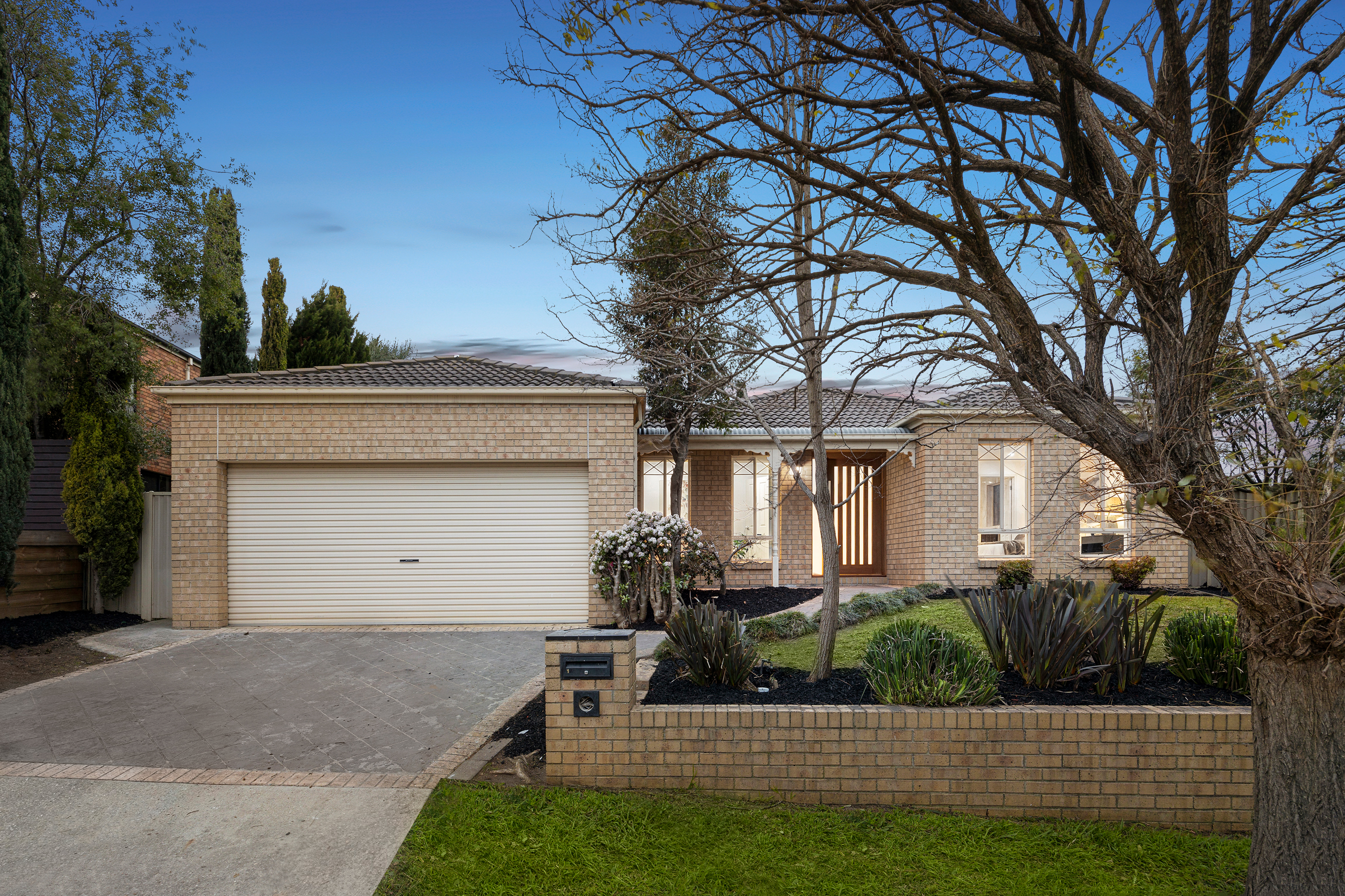 17 Wallingford Place, Rowville, VIC 3178 - Image 1