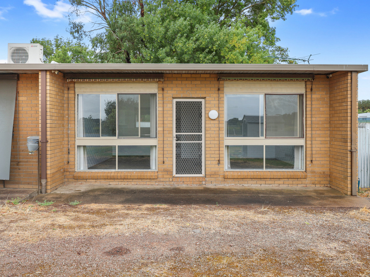 1-bedroom unit at 5 16 MT BAIMBRIDGE ROAD, HAMILTON VIC 3300, Southern Grampians, Victoria