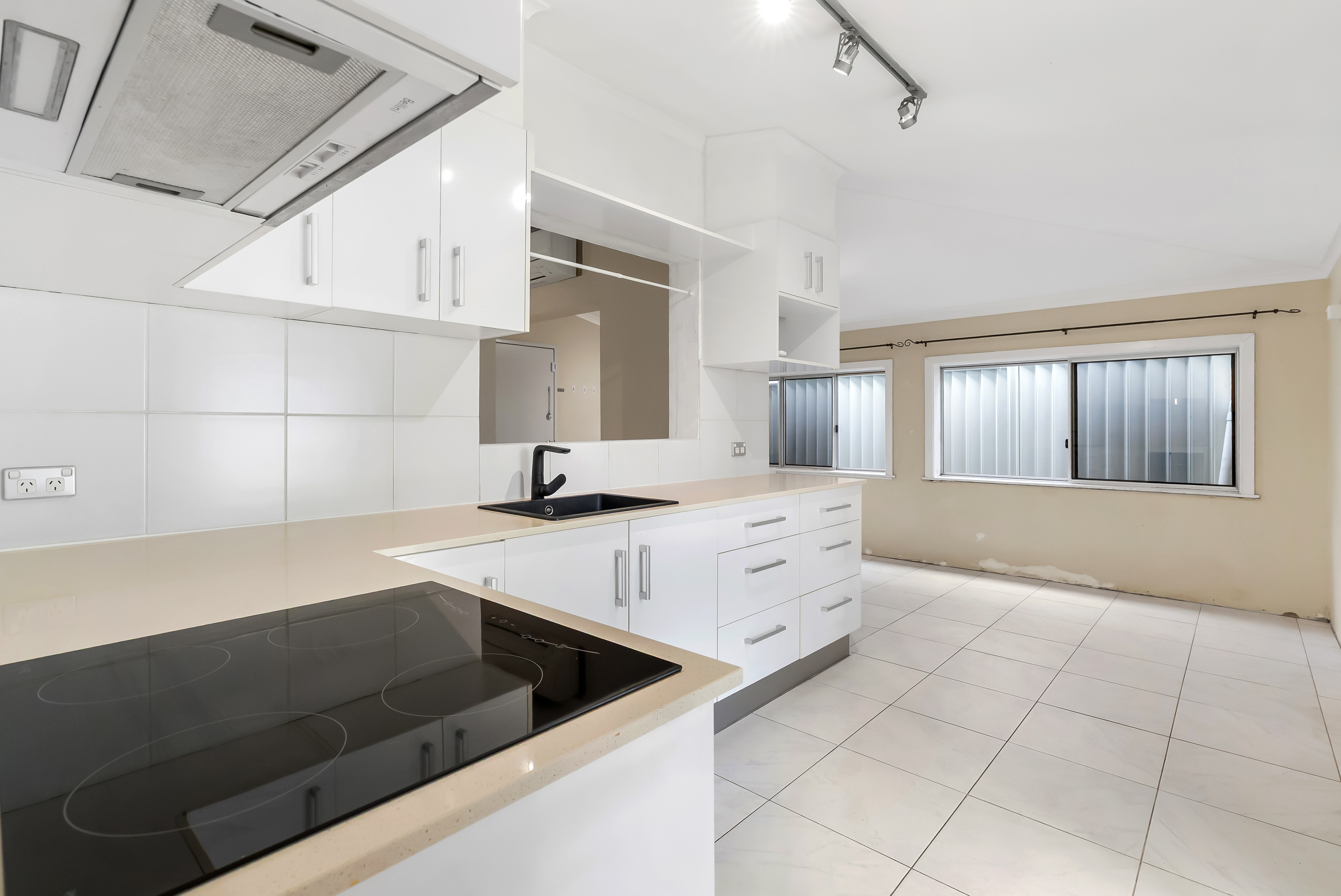 1/233 Buchan Street, Westcourt, QLD 4870 - Image 5