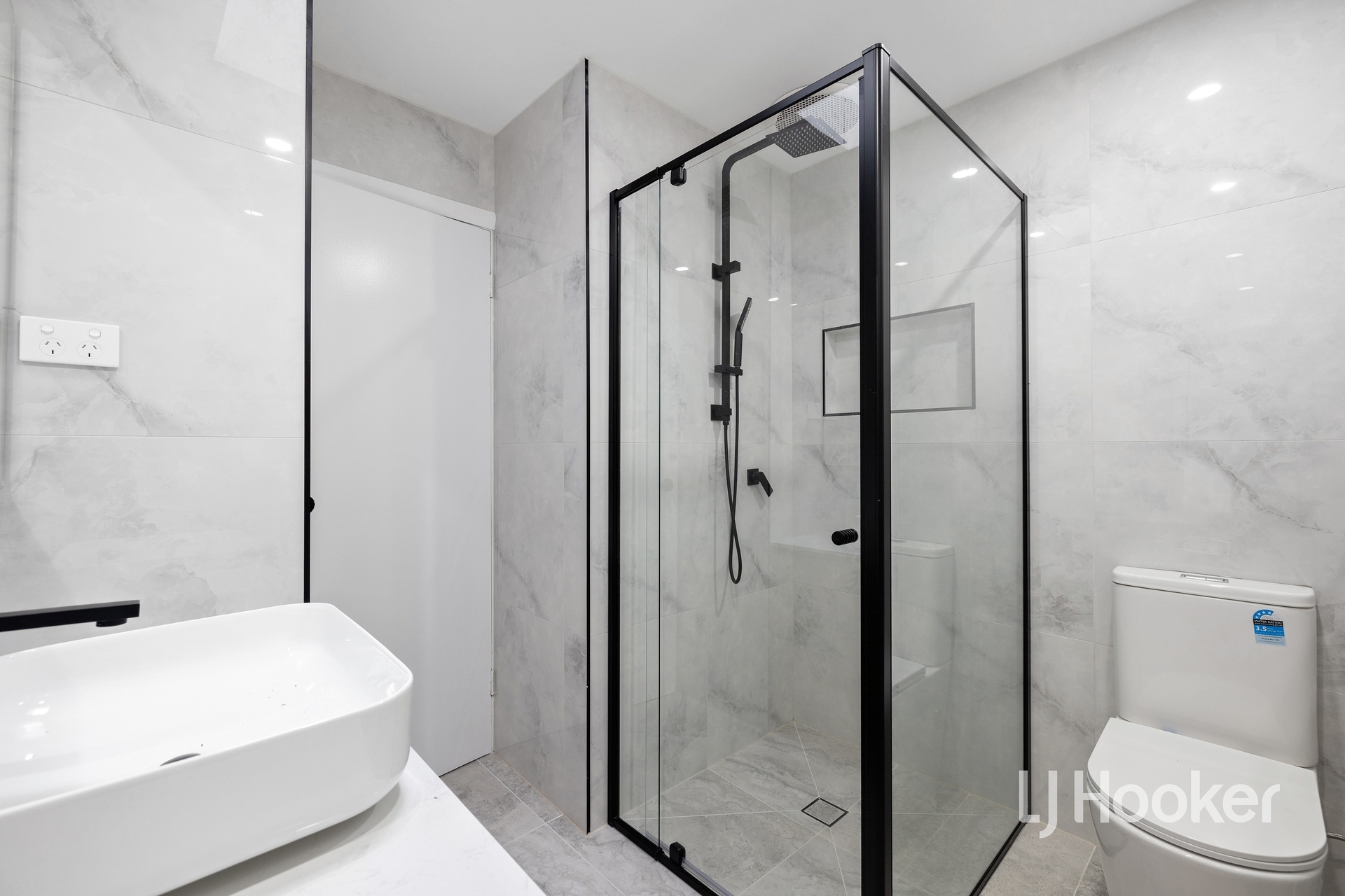 18 MUSTANG AVENUE, Narre Warren VIC 3805 - Image 4