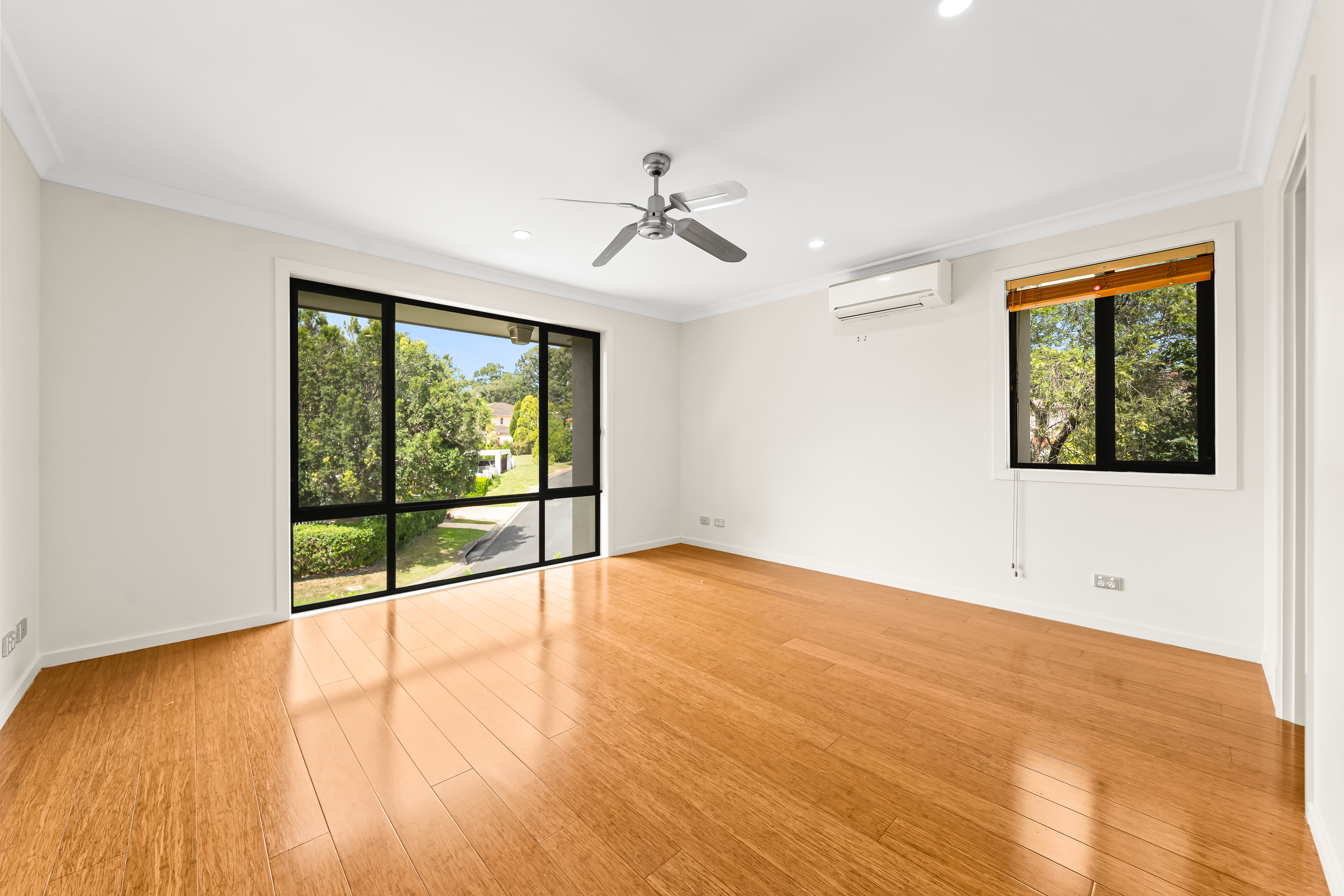 5-bedroom house at 129 Didbrook Street, Robertson, QLD 4109, Brisbane, Queensland