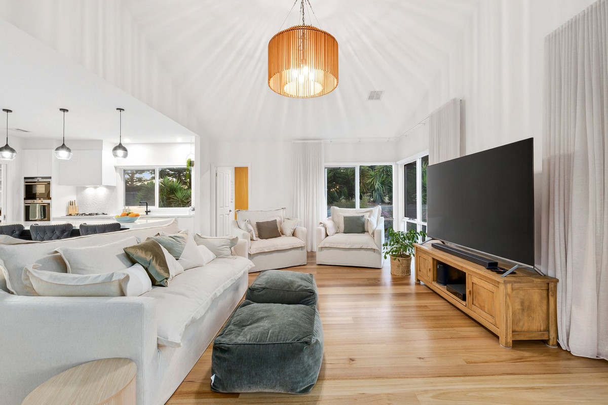 67 AQUARIUS AVENUE, Torquay VIC 3228 - Image 9