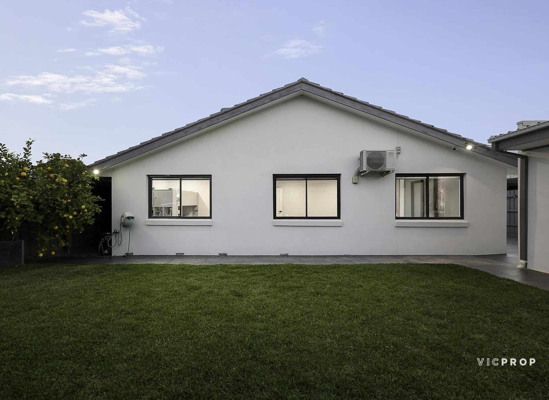 13 Dampier Court, Epping, VIC 3076 - Image 5