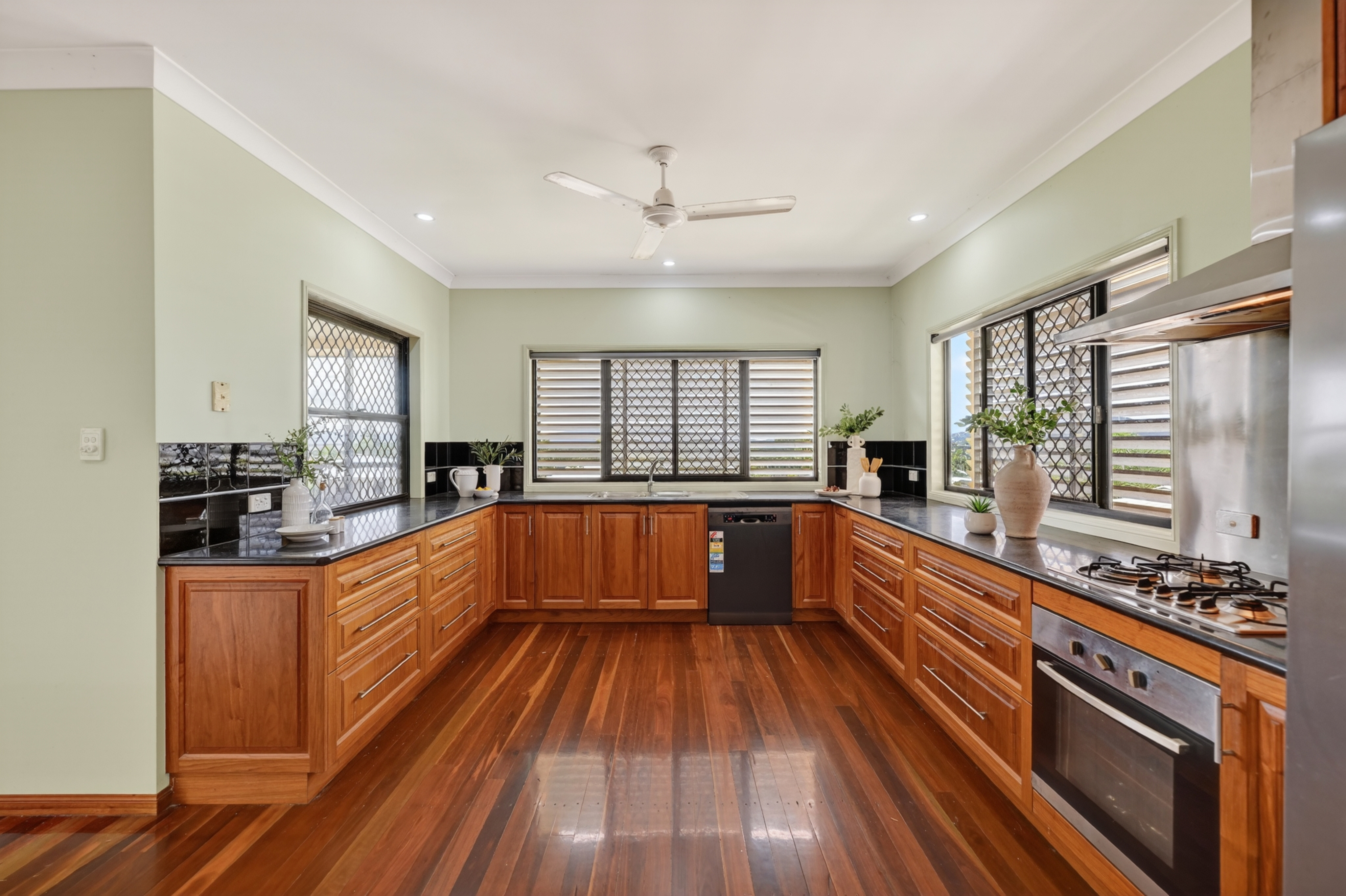 19 NETTLETON STREET, Mount Louisa QLD 4814 - Image 5