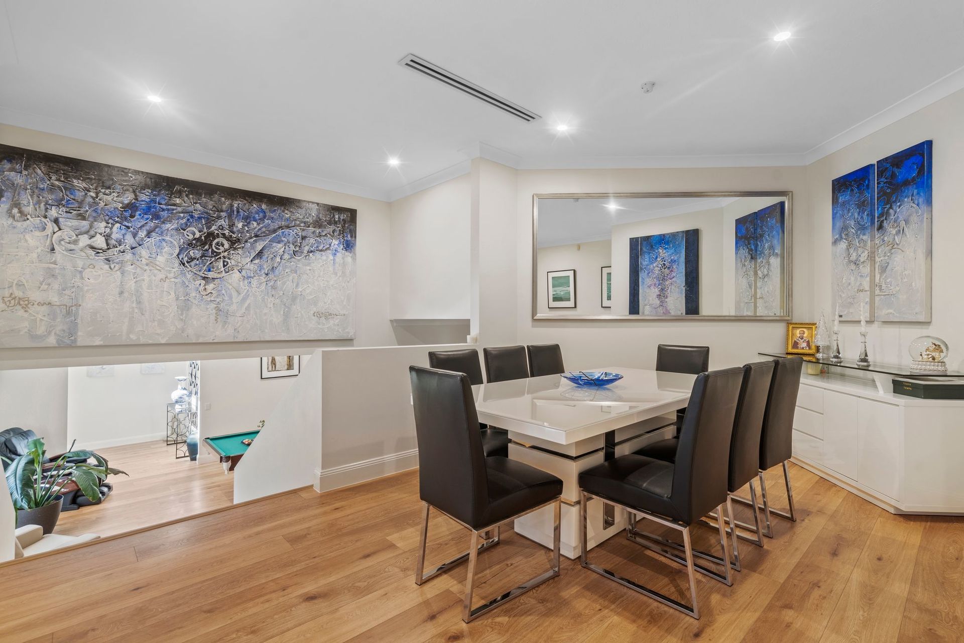8 CARCOOLA STREET, Benowa QLD 4217 - Image 10