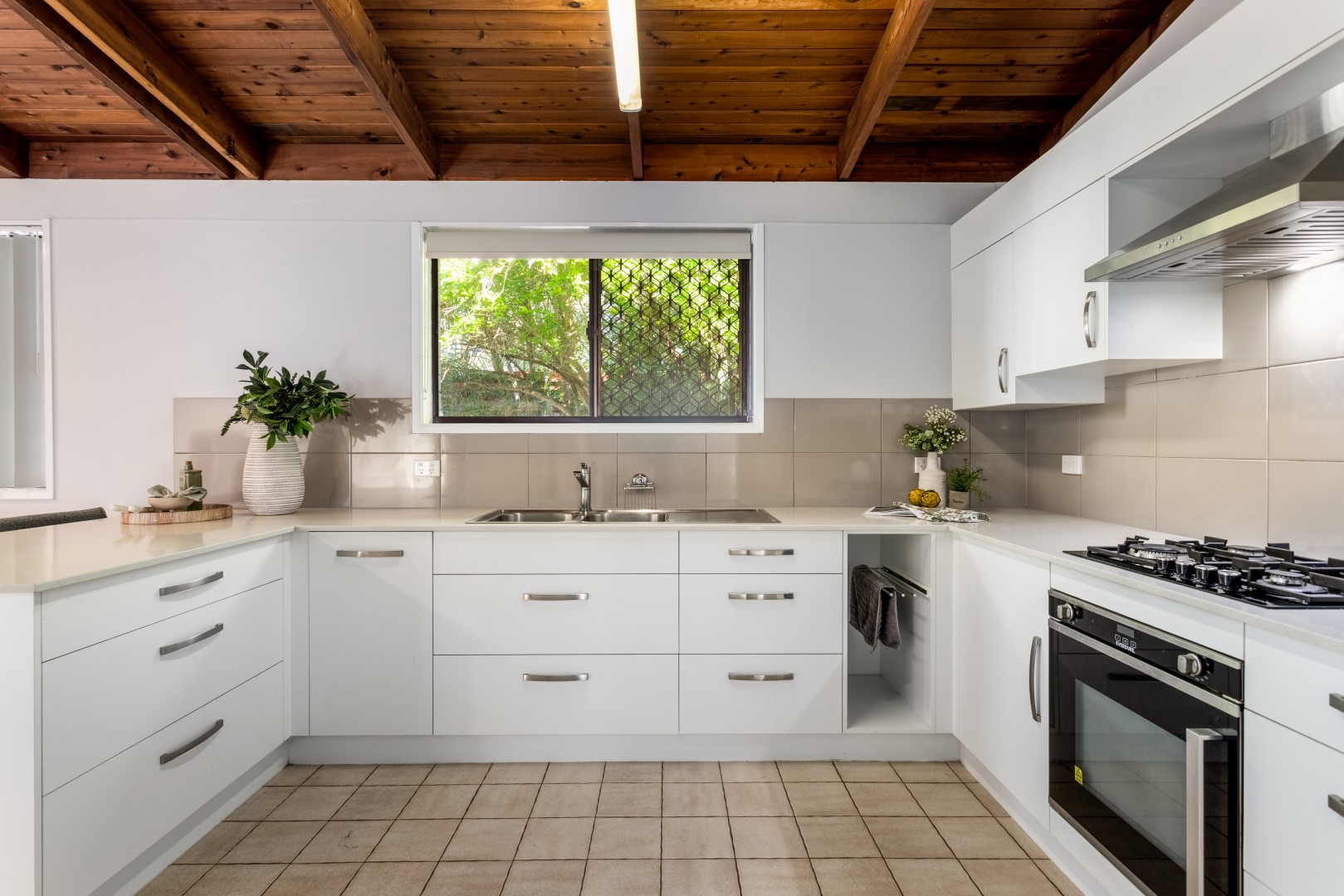 42 Messines Ridge Road, Tarragindi, Qld, 4121 - Image 8