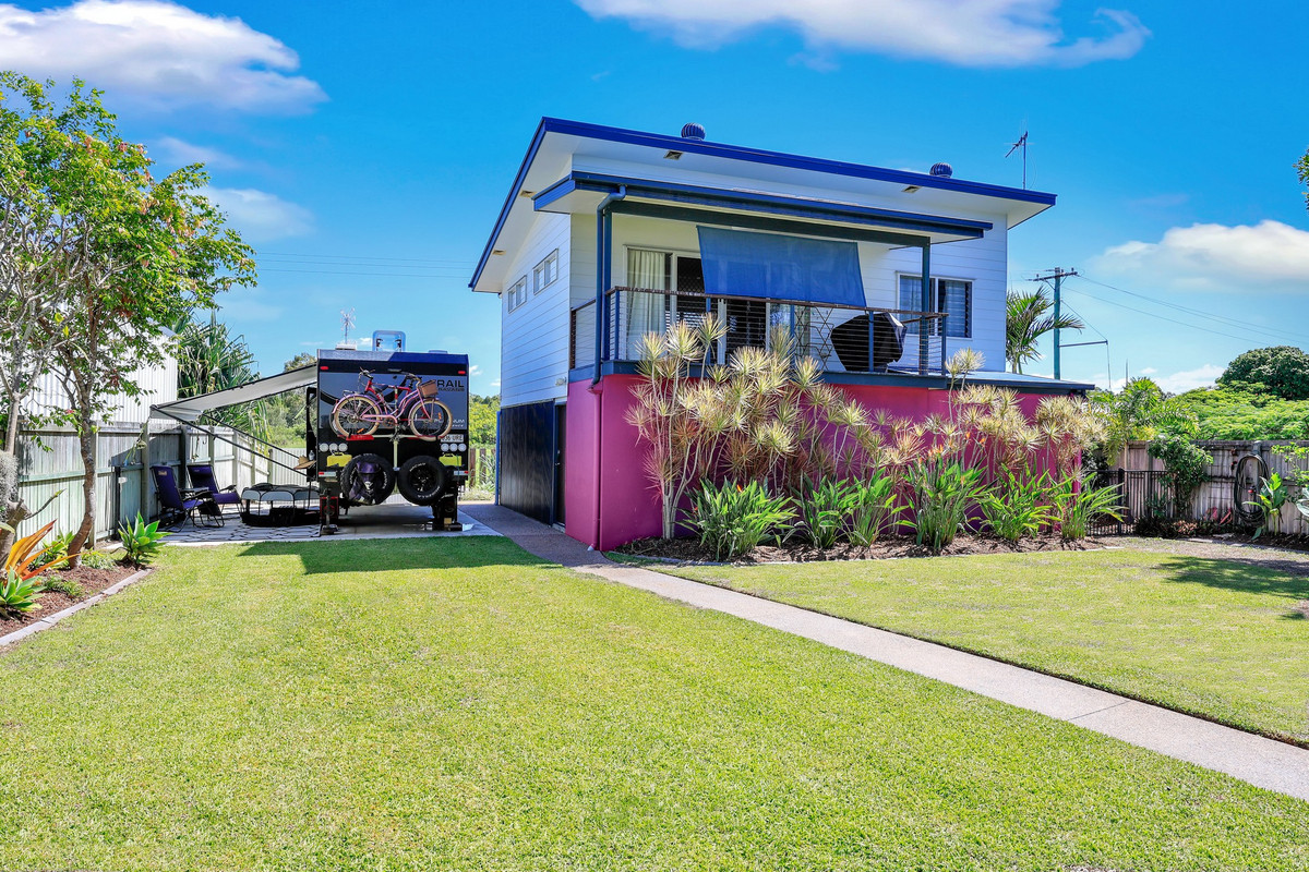 178 KINGFISHER PARADE, Toogoom QLD 4655 - Image 3