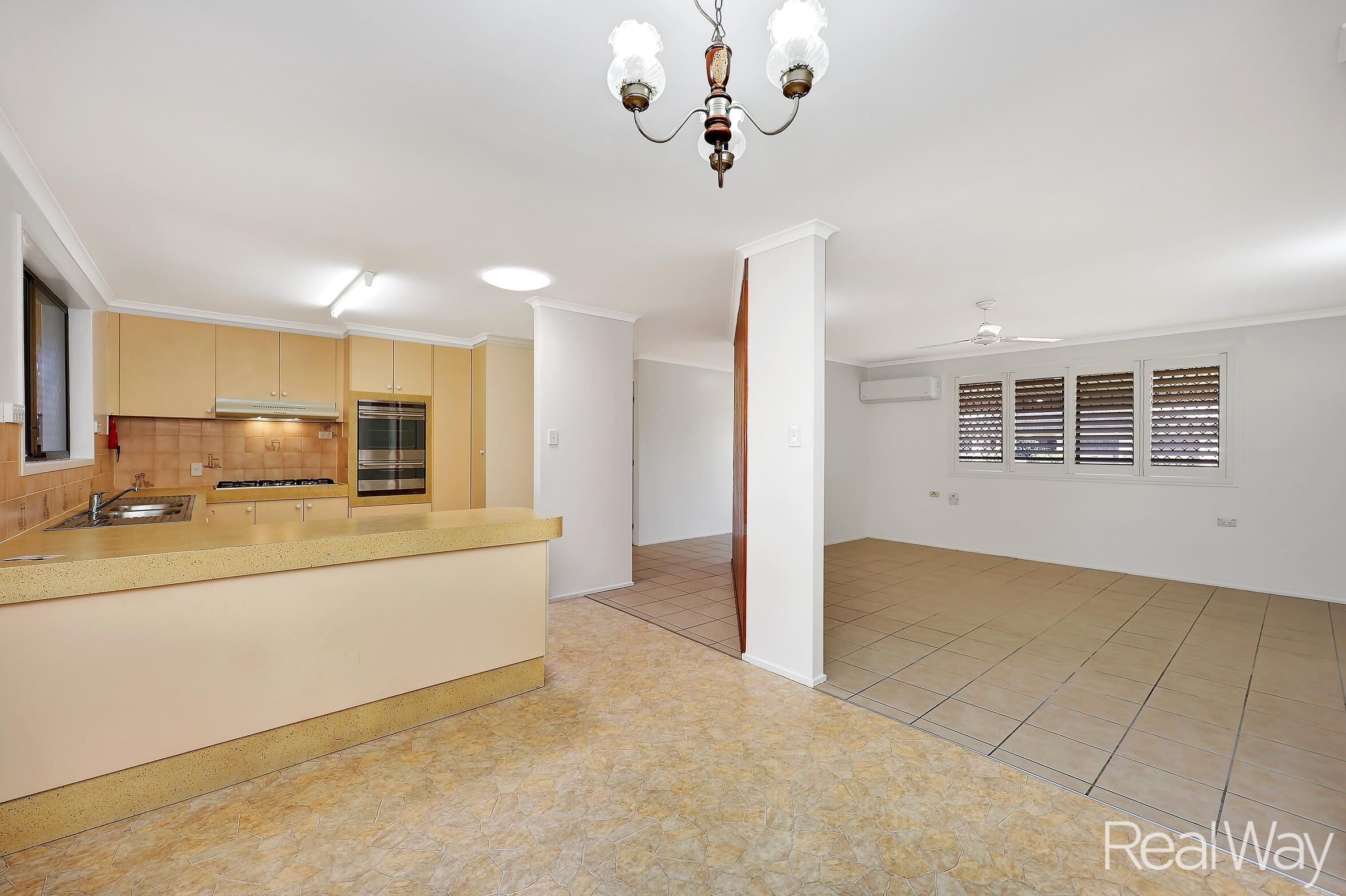 19 Brady Street, Avenell Heights, QLD 4670 - Image 8